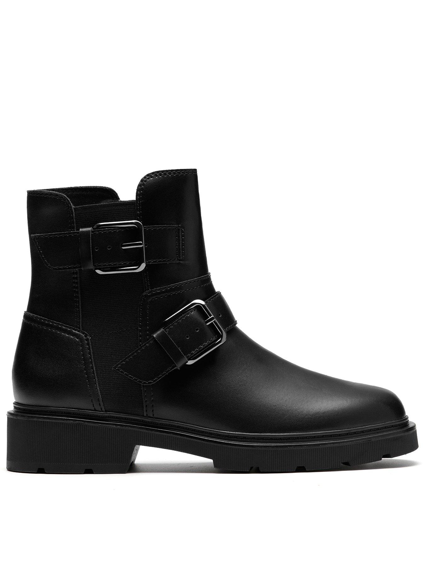 Clarks Wide Fit Lauryl Bay Boots - Black