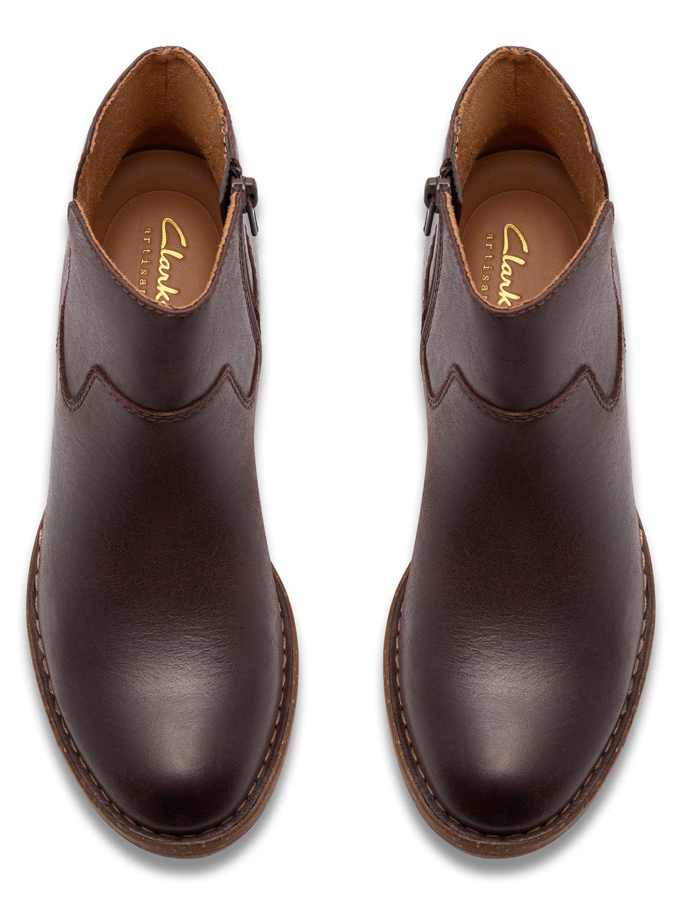 clarks-wide-fit-kastela-top-boots-brownoutfit