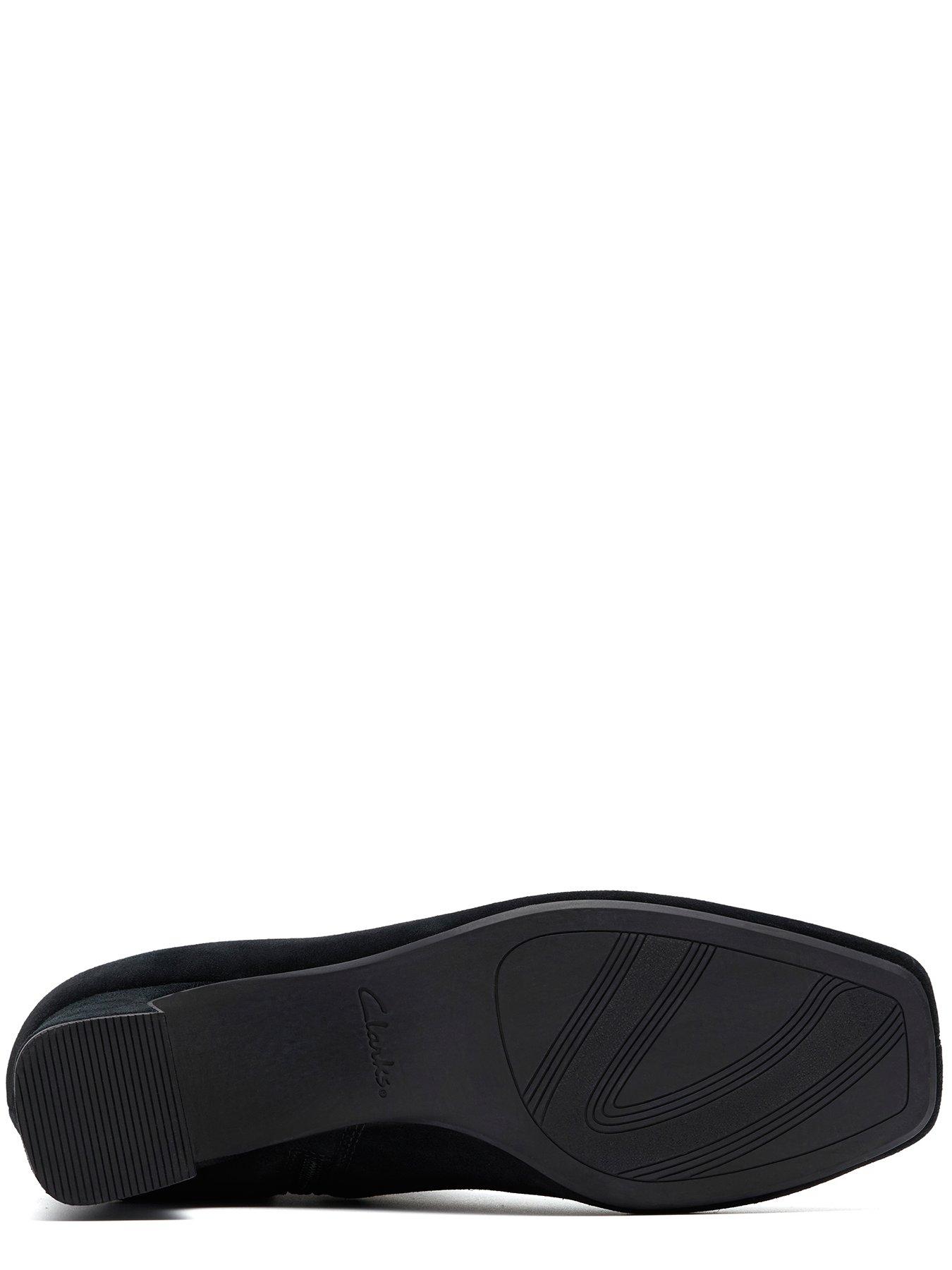 clarks-fernie-zip-suede-boots-blackdetail