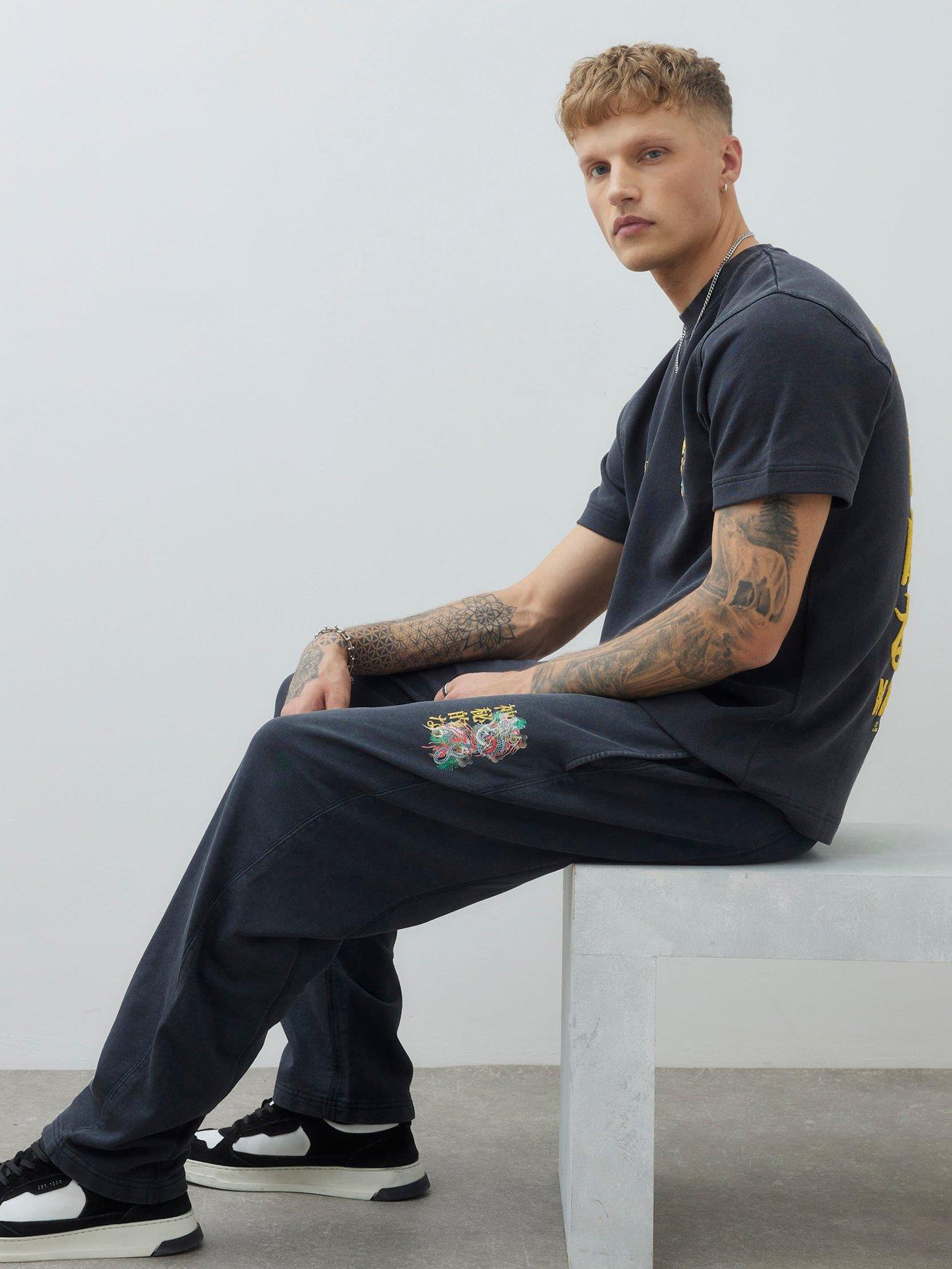 river-island-short-sleeve-regular-fit-loopback-japan-t-shirt-blackstillFront