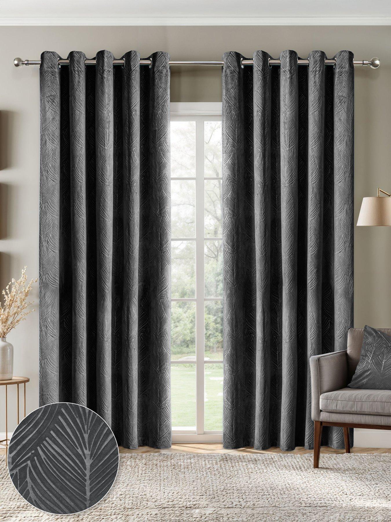 undefined Leaf Velvet Eyelets 66x72 Blackout