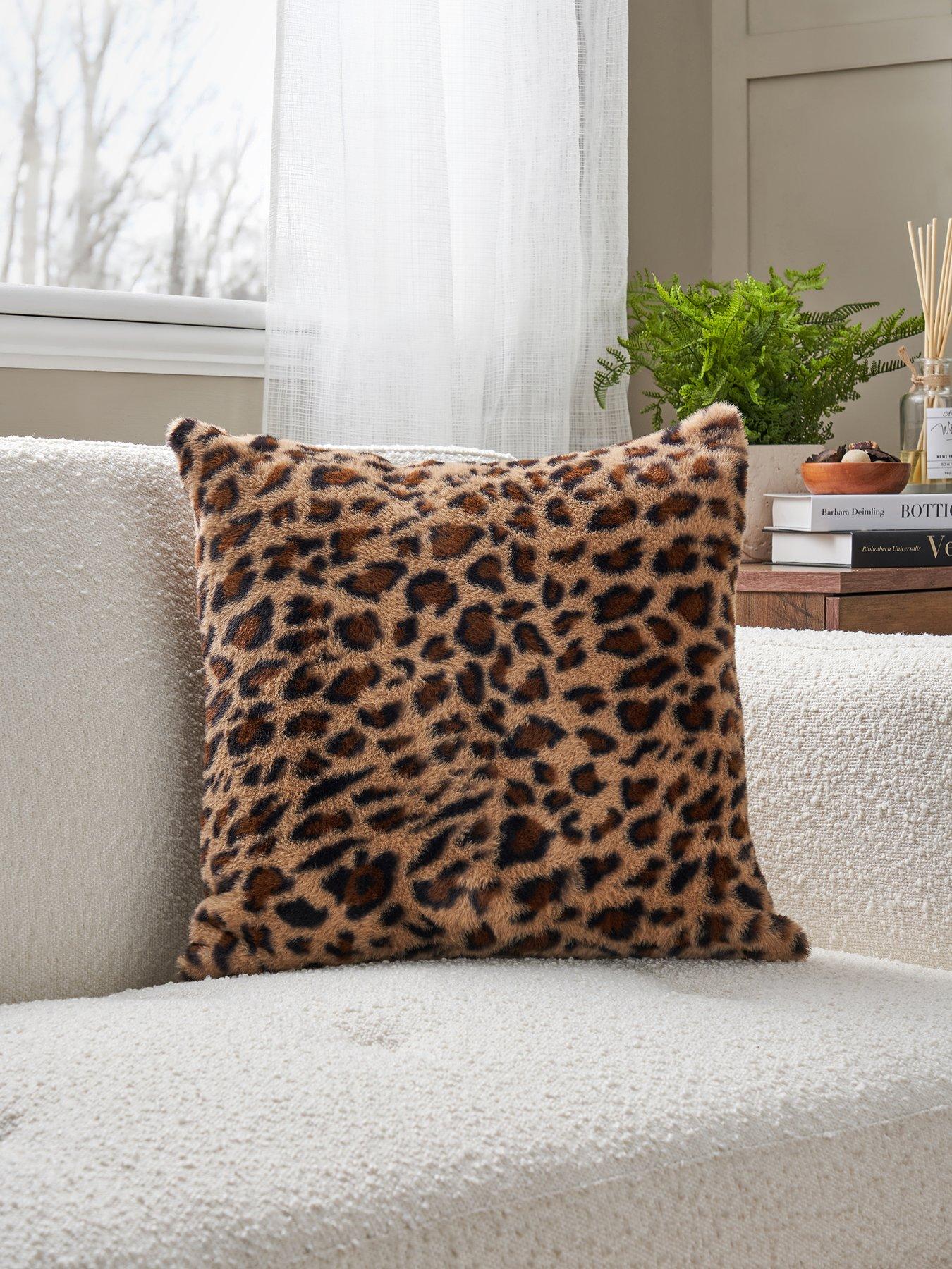the-very-collection-nouveau-leopard-cushion