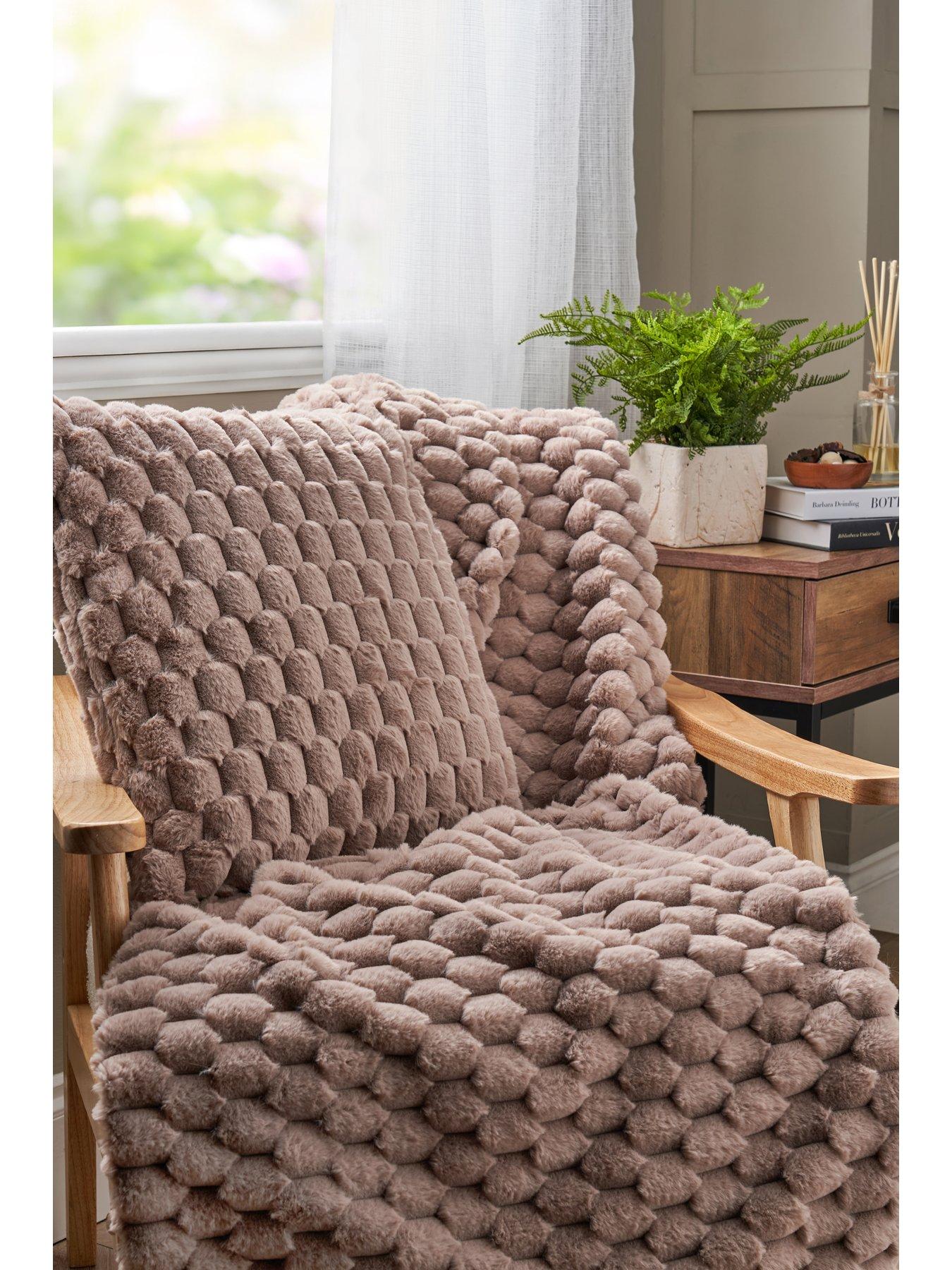Image 5 of 5 of The Very Collection Tallada Faux Fur Throw