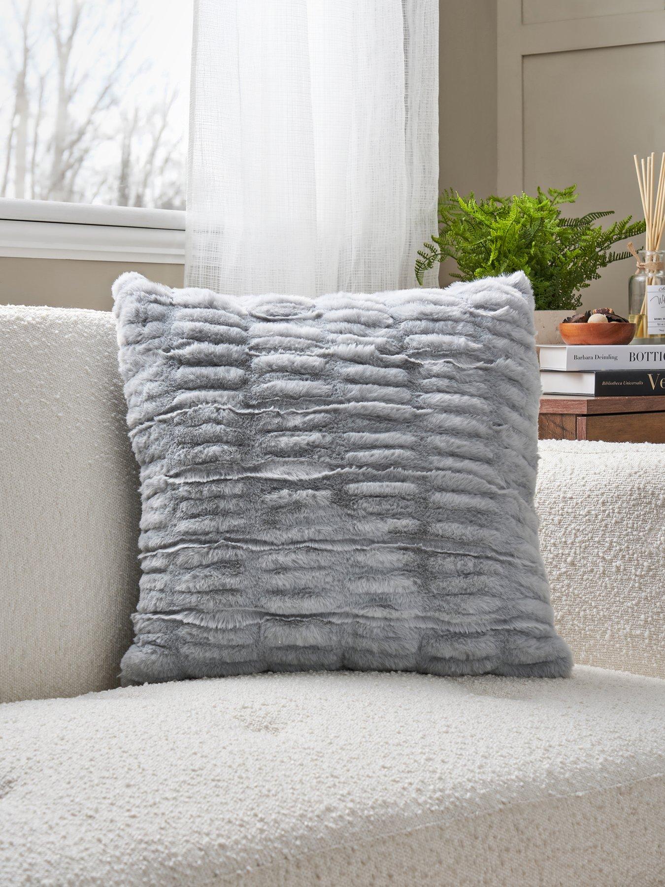 the-very-collection-nouveau-faux-fur-ruched-cushion