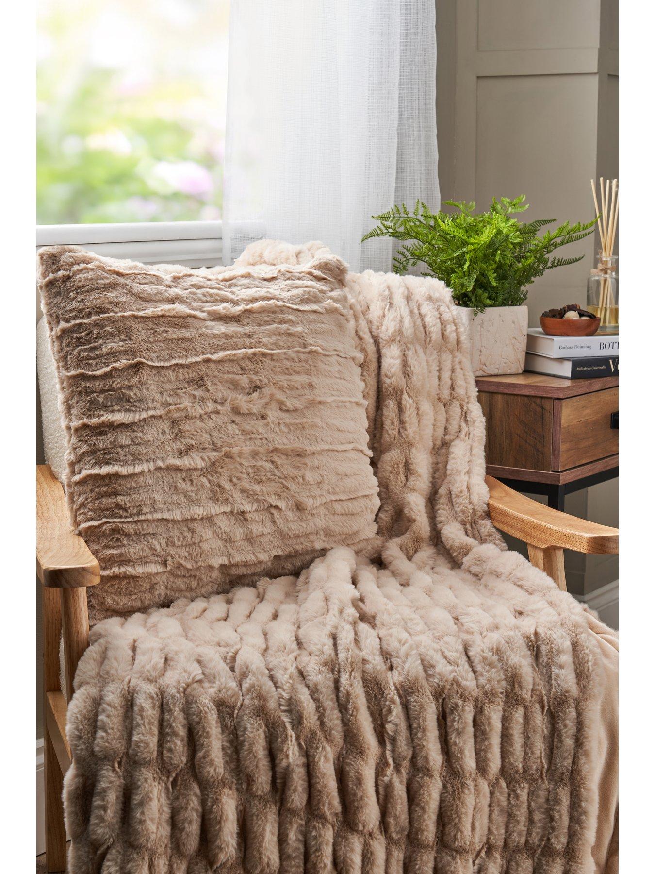 the-very-collection-nouveau-faux-fur-ruched-cushiondetail