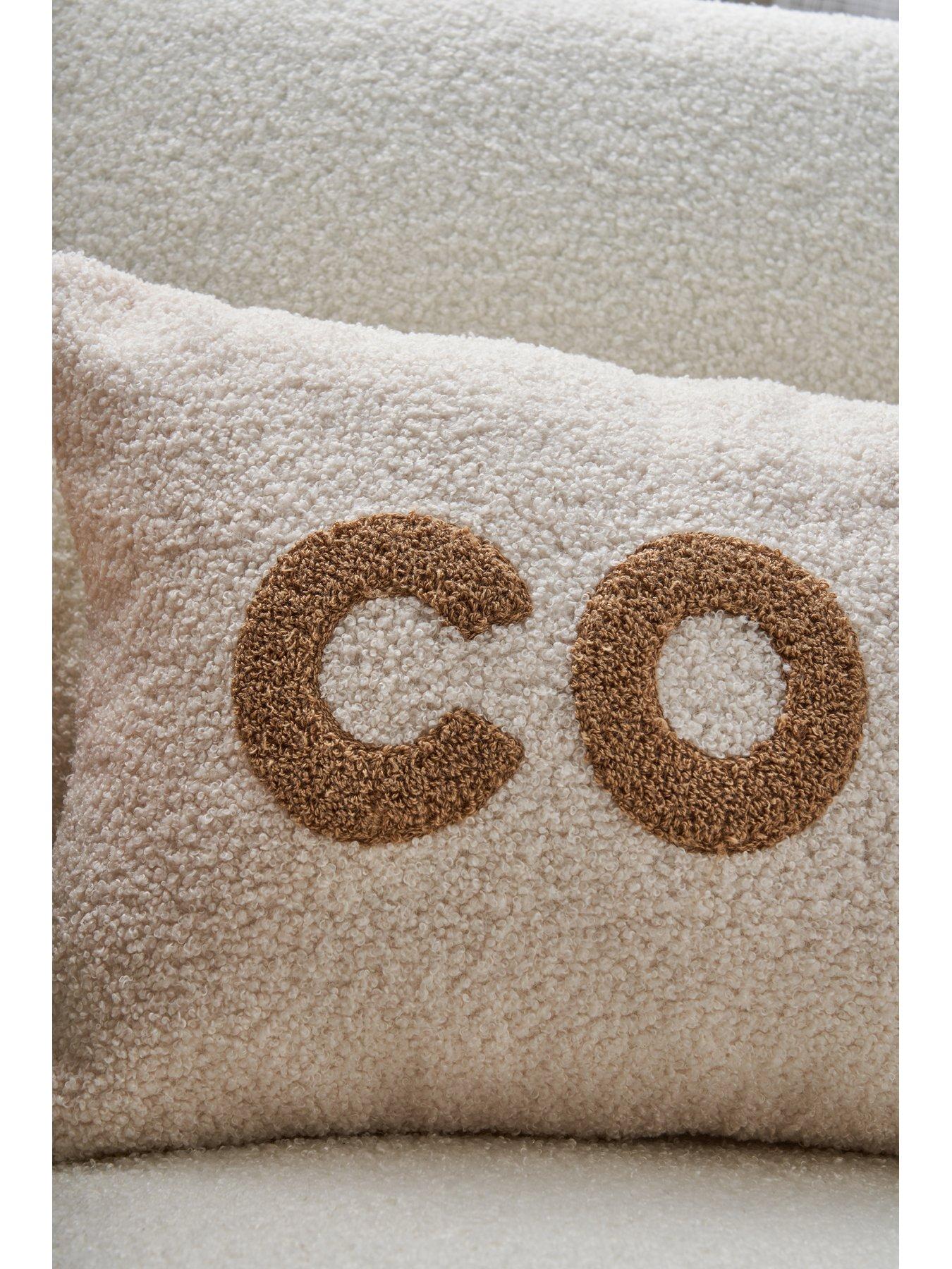 the-very-collection-cosy-cushionoutfit