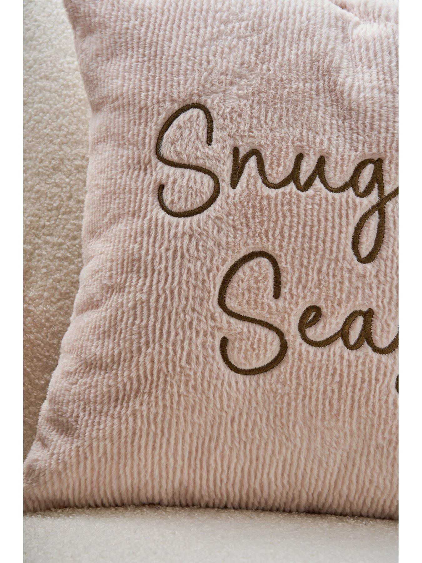 the-very-collection-snuggle-season-cushionoutfit