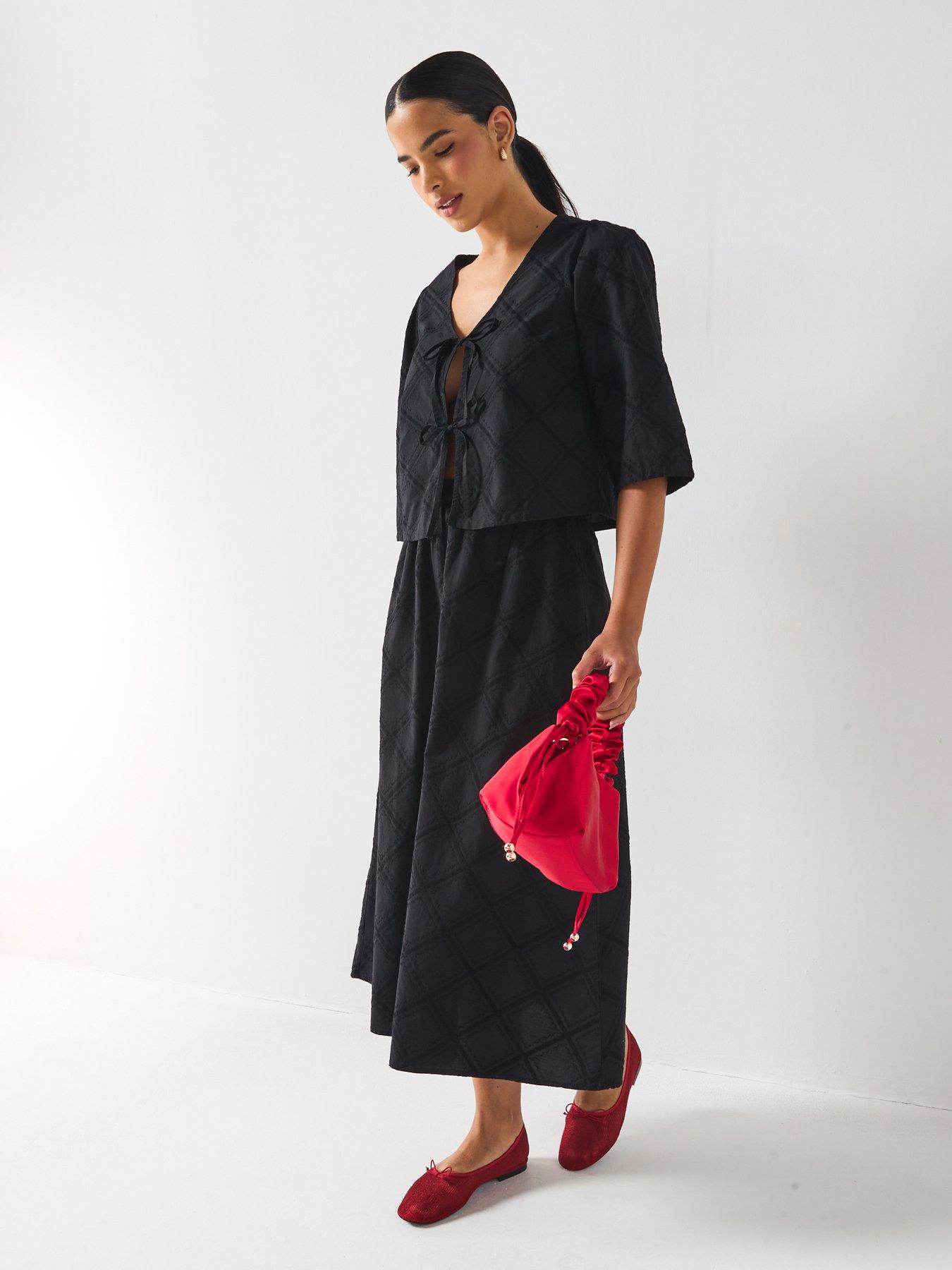 Image 3 of 6 of PIECES Francis 3/4 Sleeve Woven Top - Black