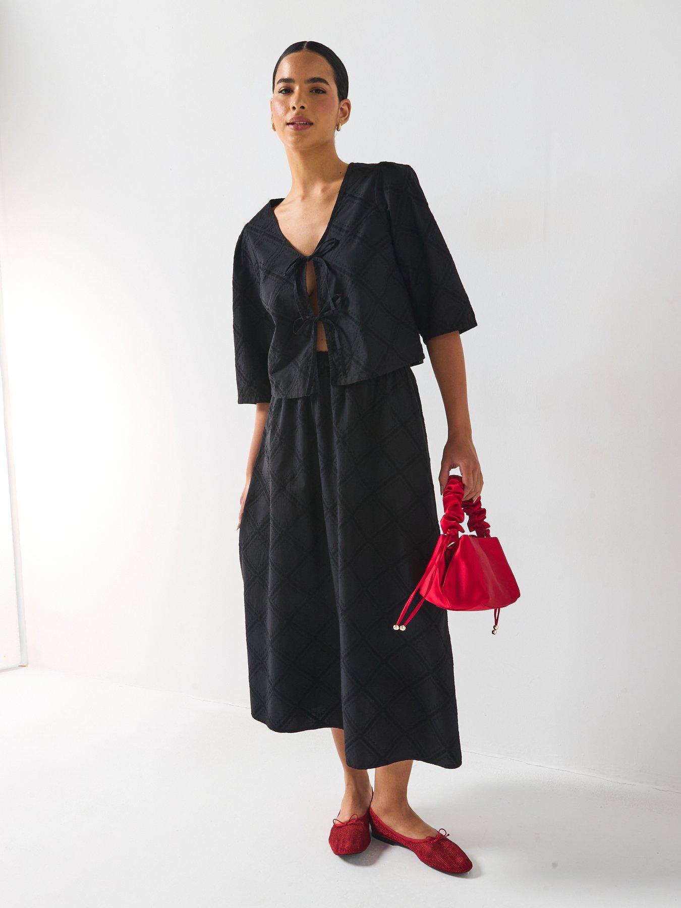 Image 5 of 6 of PIECES Francis 3/4 Sleeve Woven Top - Black