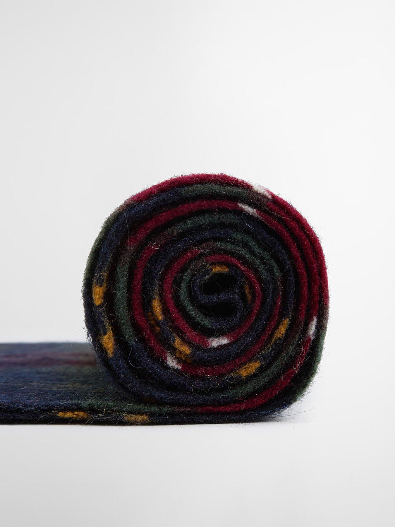 barbour-wool-and-cashmere-blend-tartan-scarf-red-multioutfit