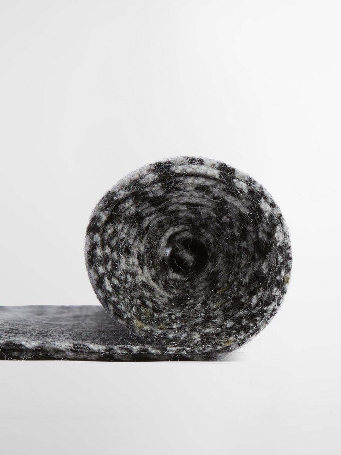 barbour-wool-and-cashmere-blend-danbrooke-scarf-greyoutfit