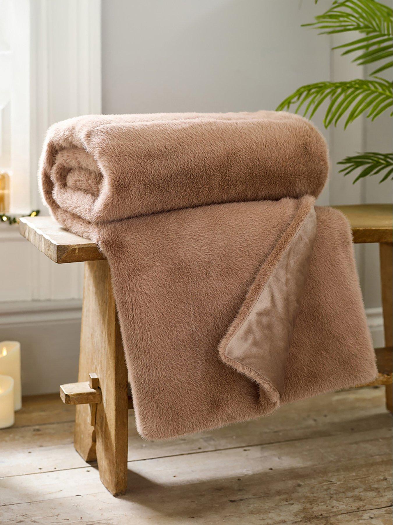 the-lyndon-co-ashford-faux-fur-throw-130x180cm