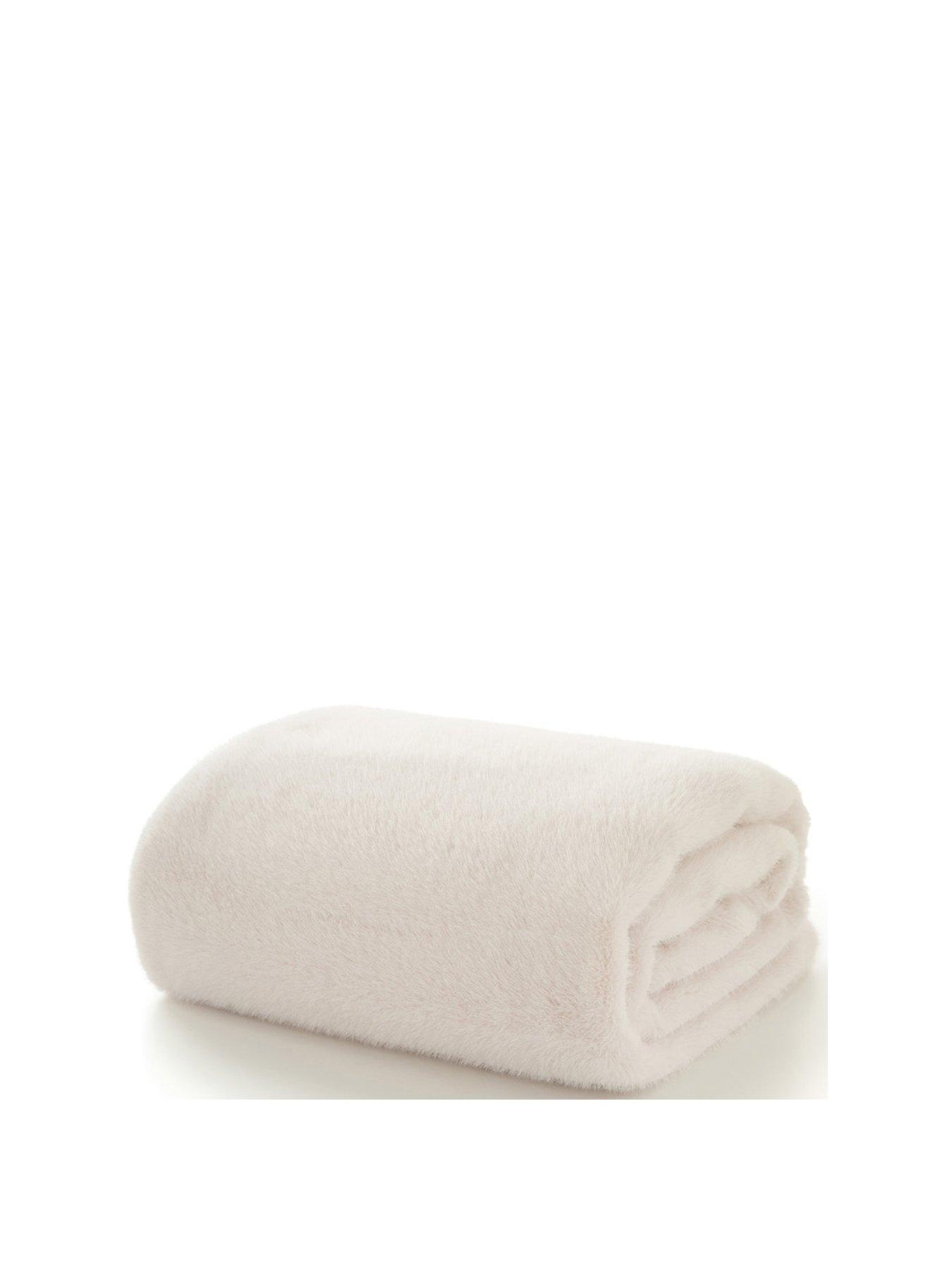 the-lyndon-co-ashford-faux-fur-throw-130x180cmstillFront