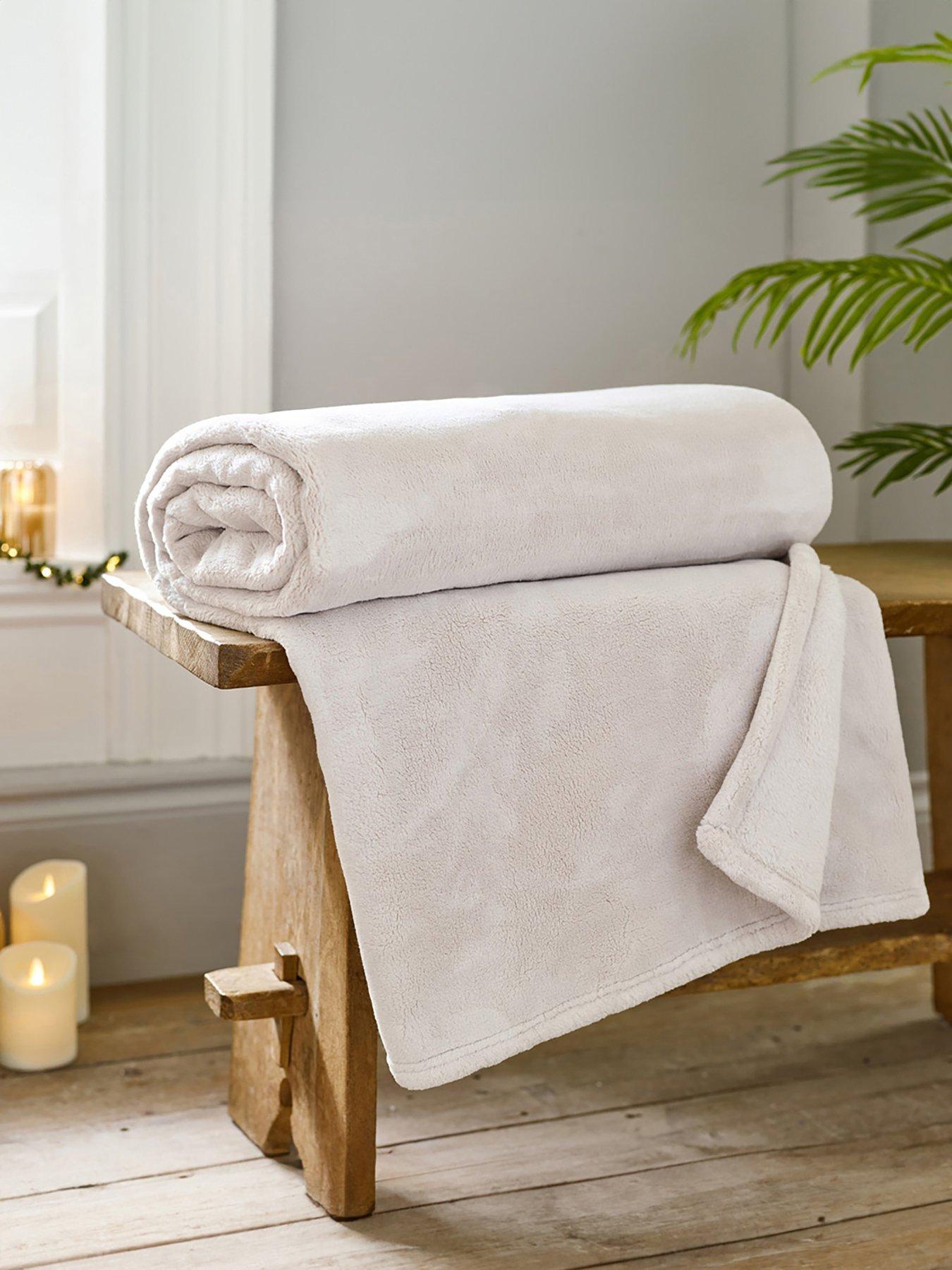 the-lyndon-co-coco-touch-plain-throw-140x180cm