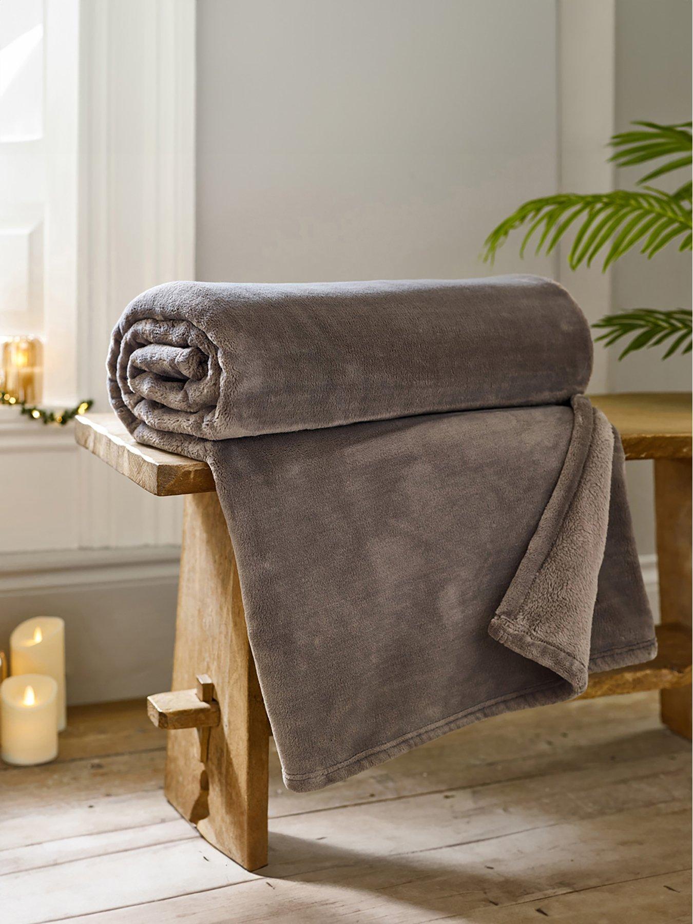 the-lyndon-co-coco-touch-plain-throw-140x180cm