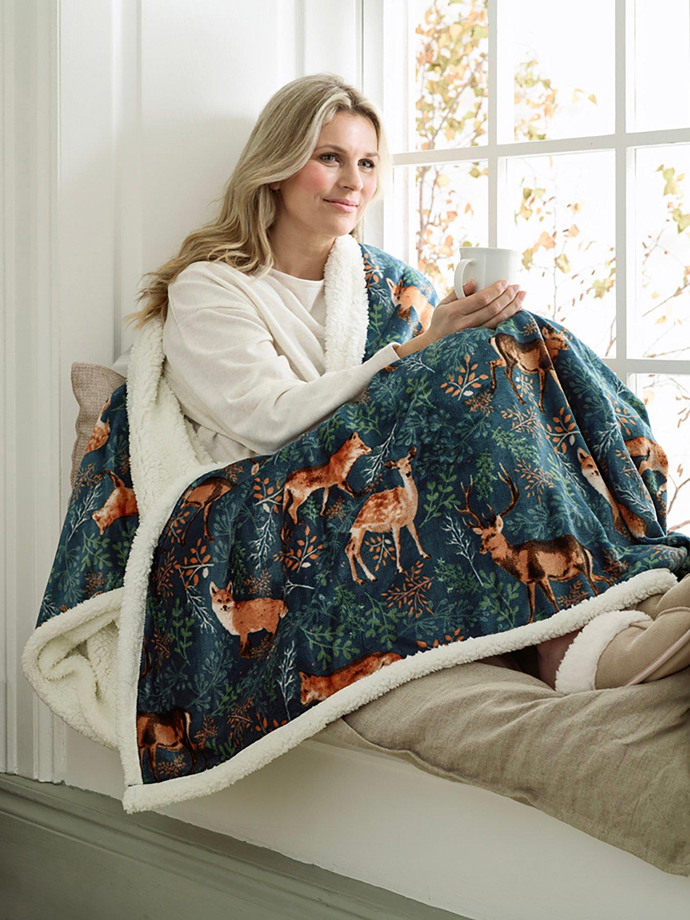 Deyongs Heated Sherpa Throw - Fox & Deer 140x180cm