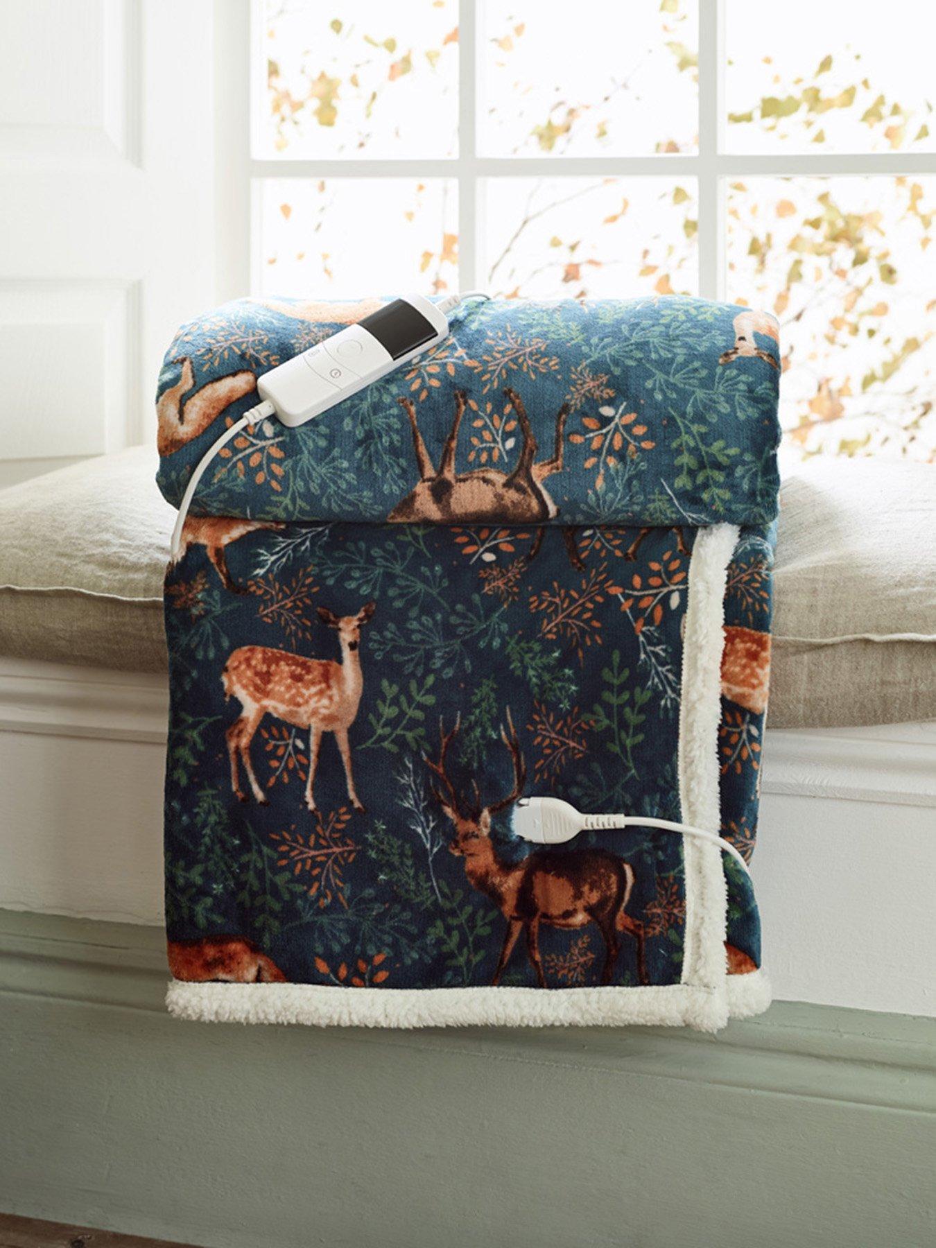 Image 3 of 4 of Deyongs Heated Sherpa Throw - Fox & Deer 140x180cm