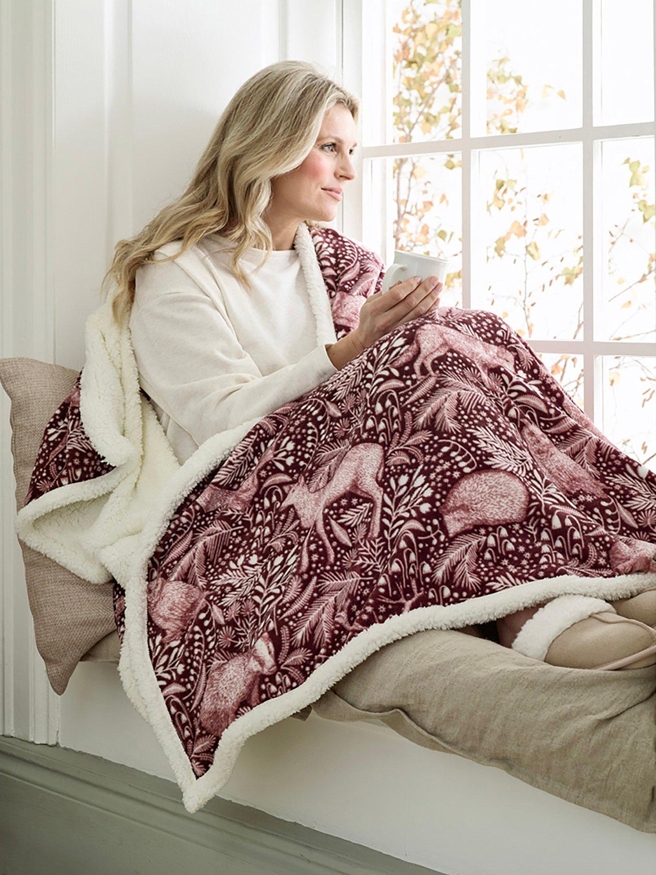 Deyongs Heated Sherpa Throw - Woodland Folk 140x180cm