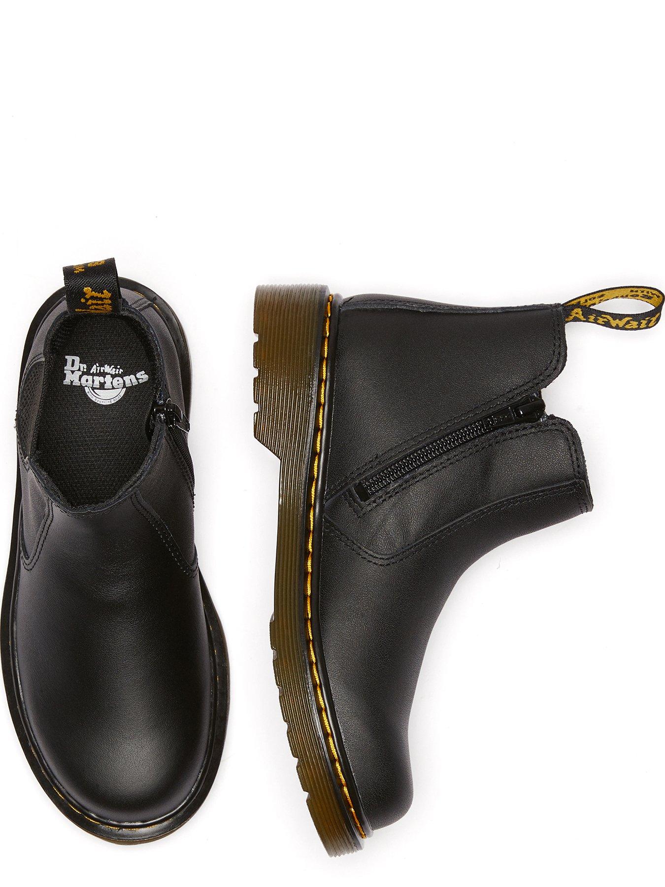 dr-martens-junior-2976-softy-t-leather-chelsea-boot-blackoutfit