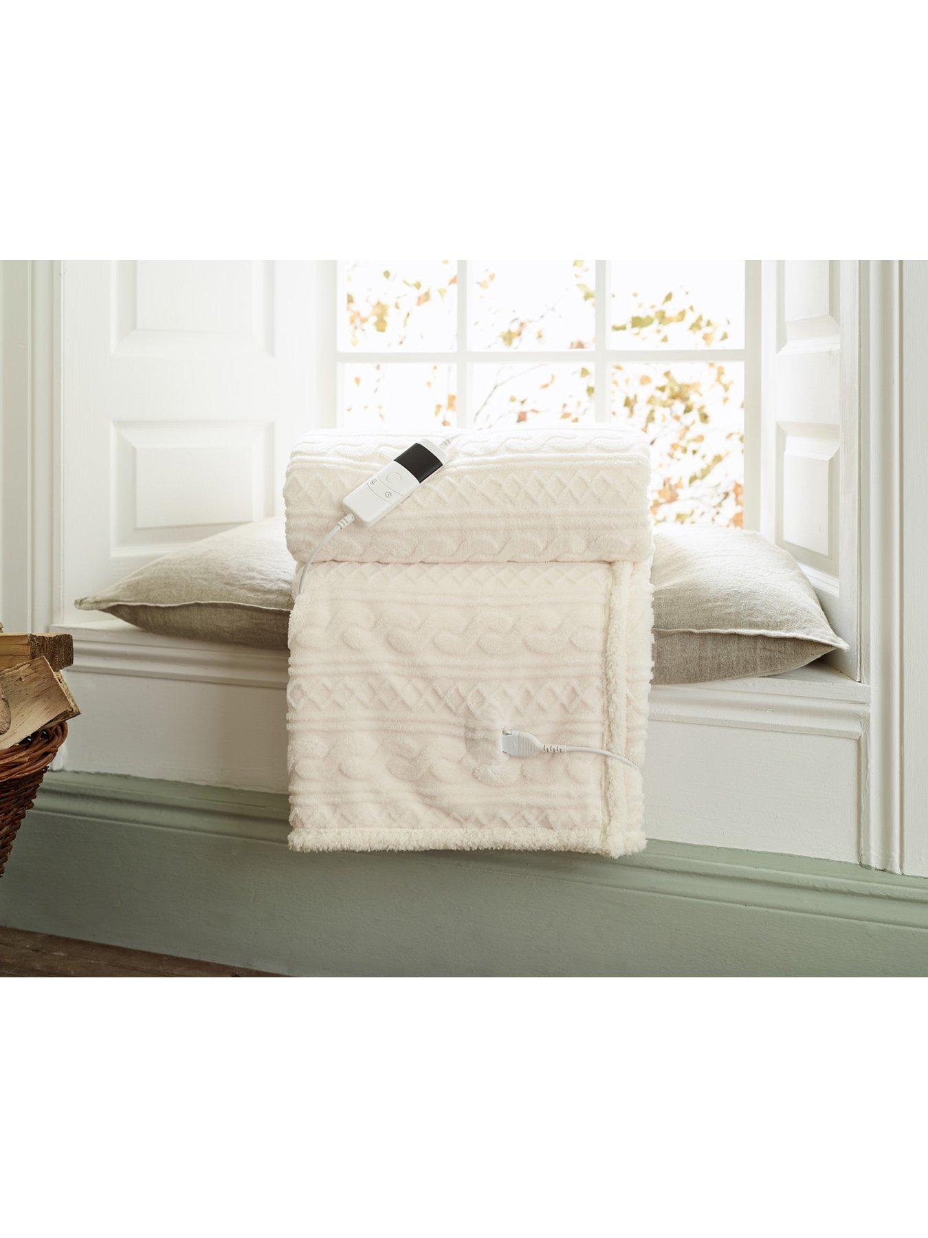 Image 3 of 3 of Deyongs Heated Throw - Cable Sherpa 140x180cm