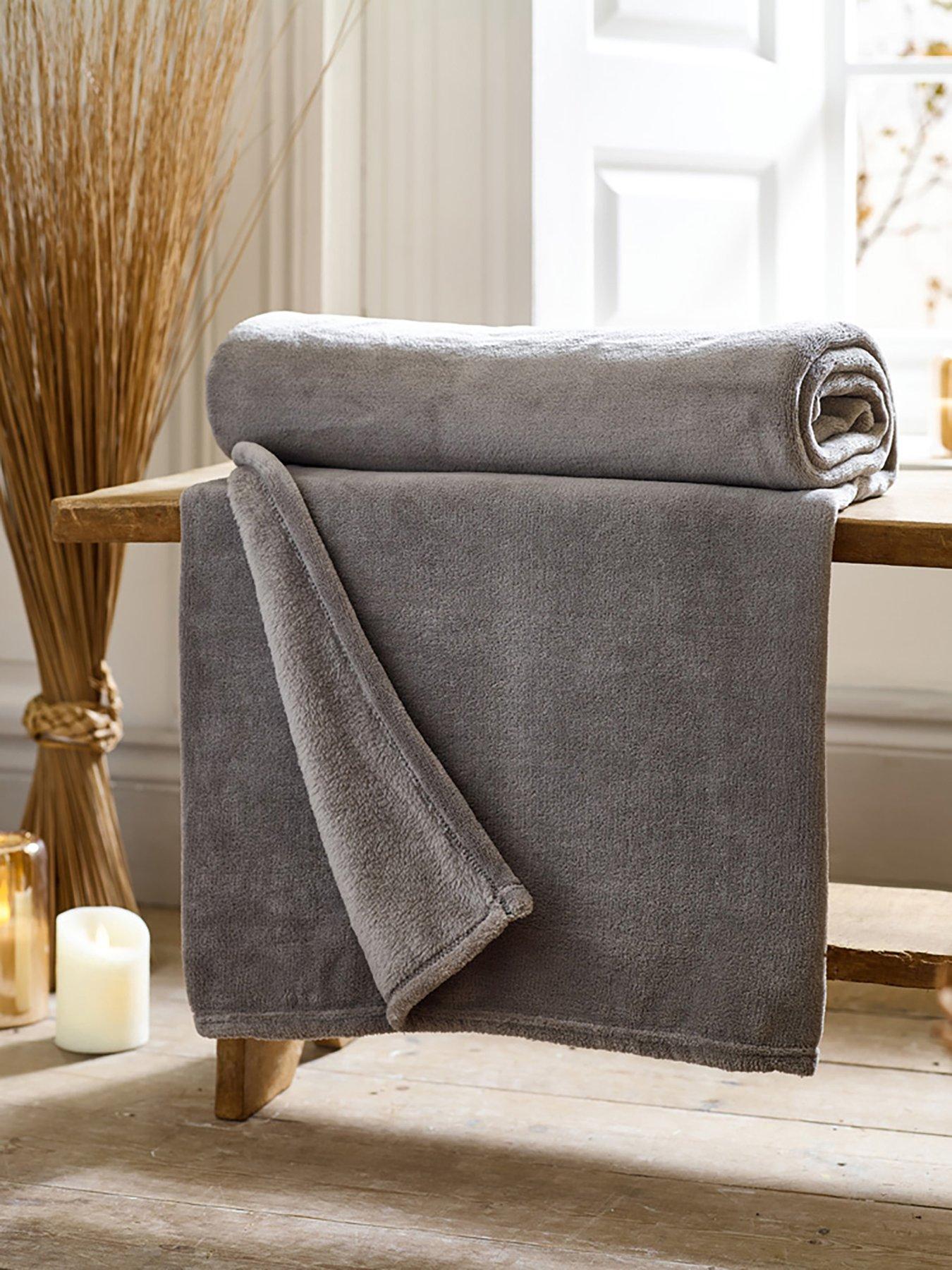 Deyongs Snuggle Touch Throw 140x180cm