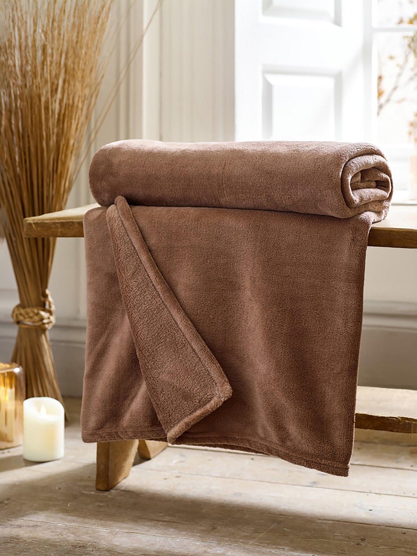Deyongs Snuggle Touch Throw 140x180cm