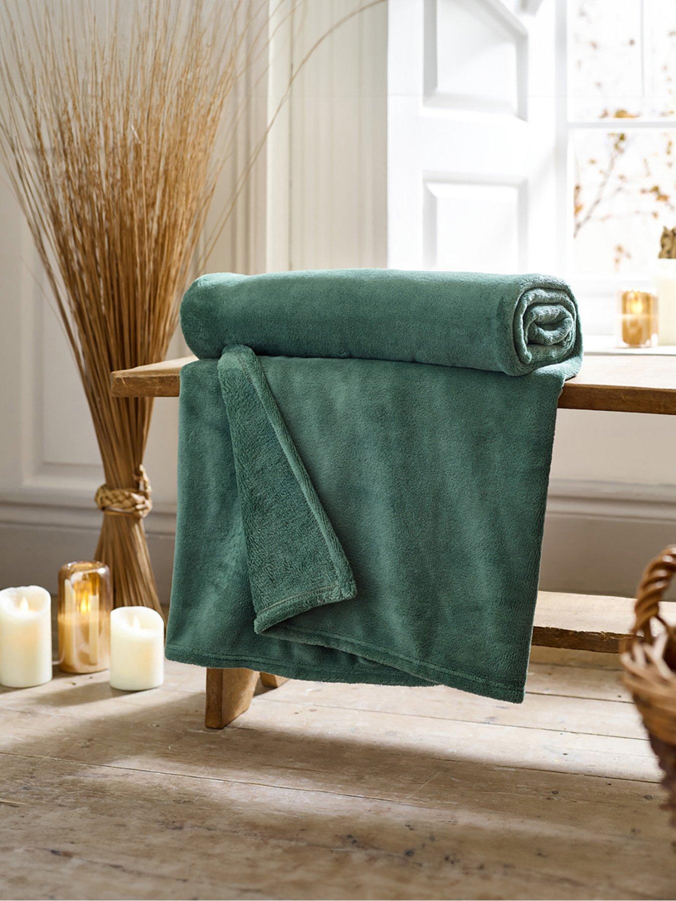 Deyongs Snuggle Touch Throw Festive 140x180cm