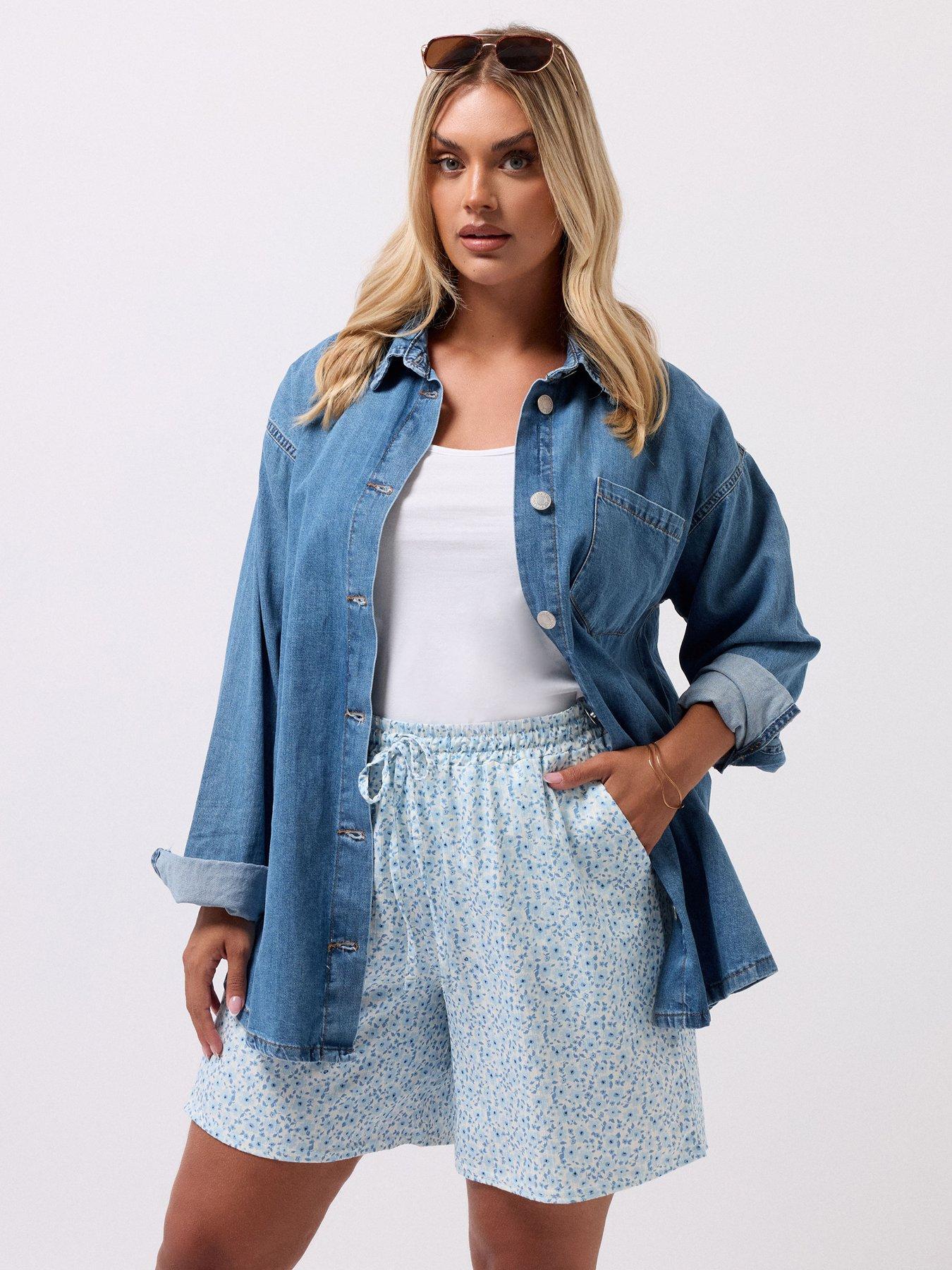Image 1 of 5 of Yours Curve Ditsy Crinkle Shorts - Blue