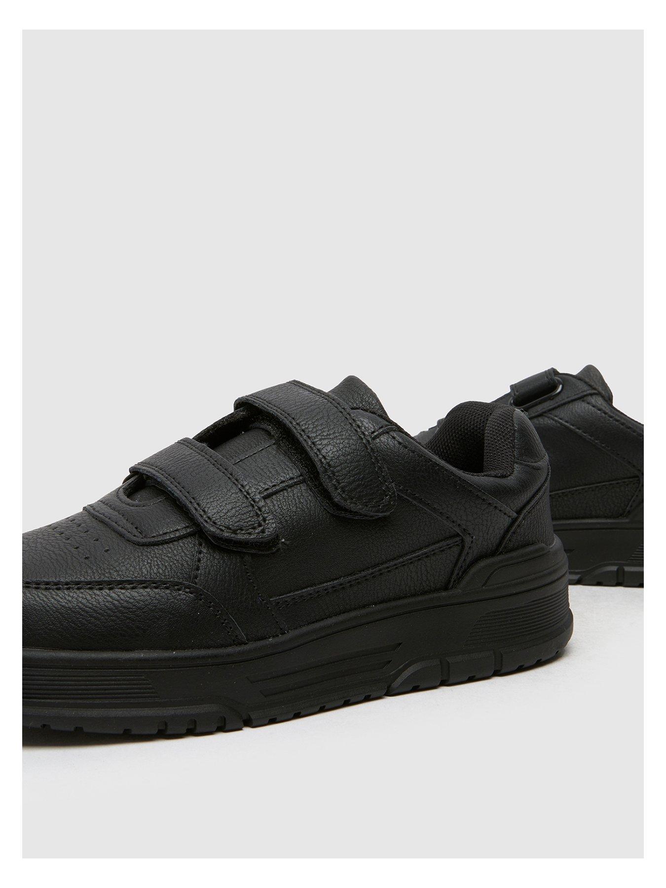 schuh-junior-bts-machinery-trainer-blackoutfit