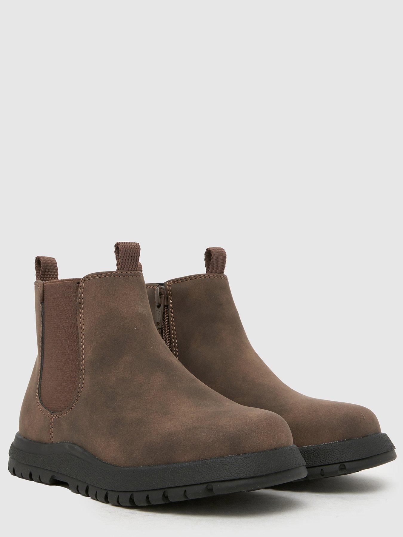 schuh-junior-conrad-chelsea-boot-brownoutfit