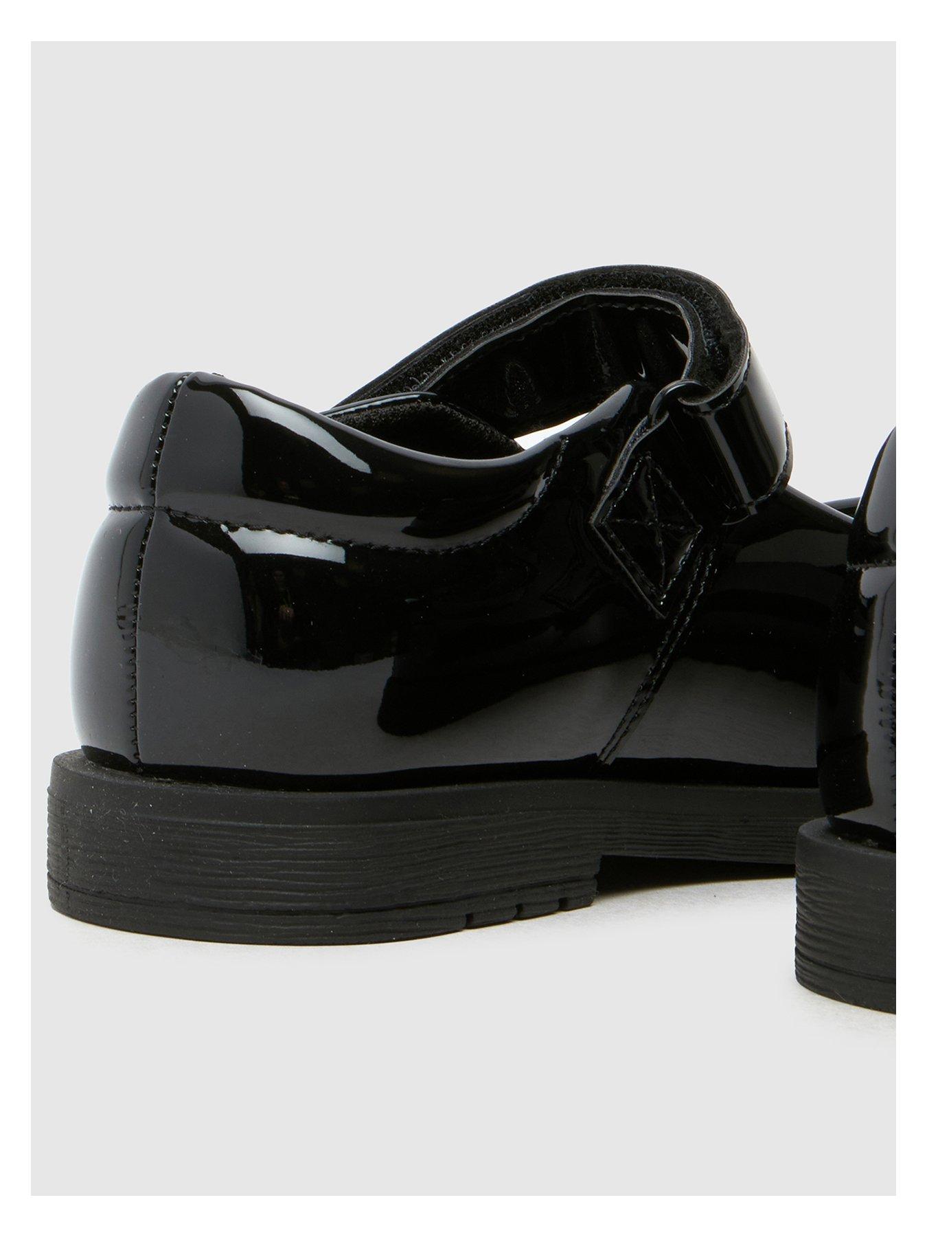 schuh-lemonade-junior-blackoutfit
