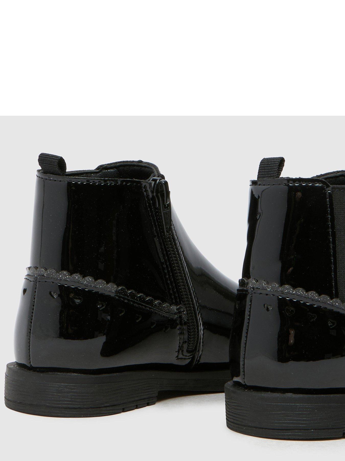 schuh-junior-classic-patent-chelsea-boot-blackoutfit