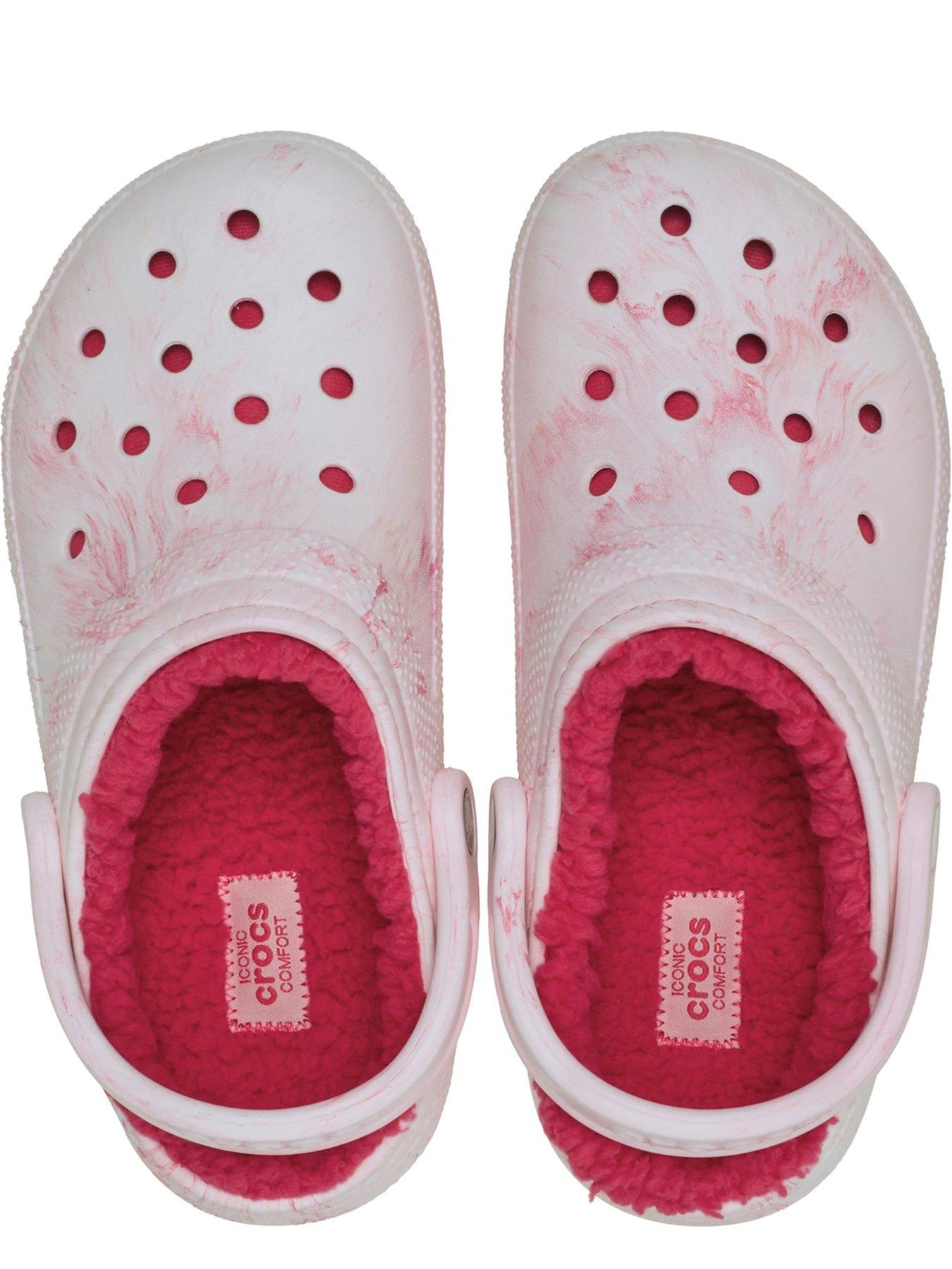 crocs-classic-lined-watercolour-clog-powder-pink-swirloutfit