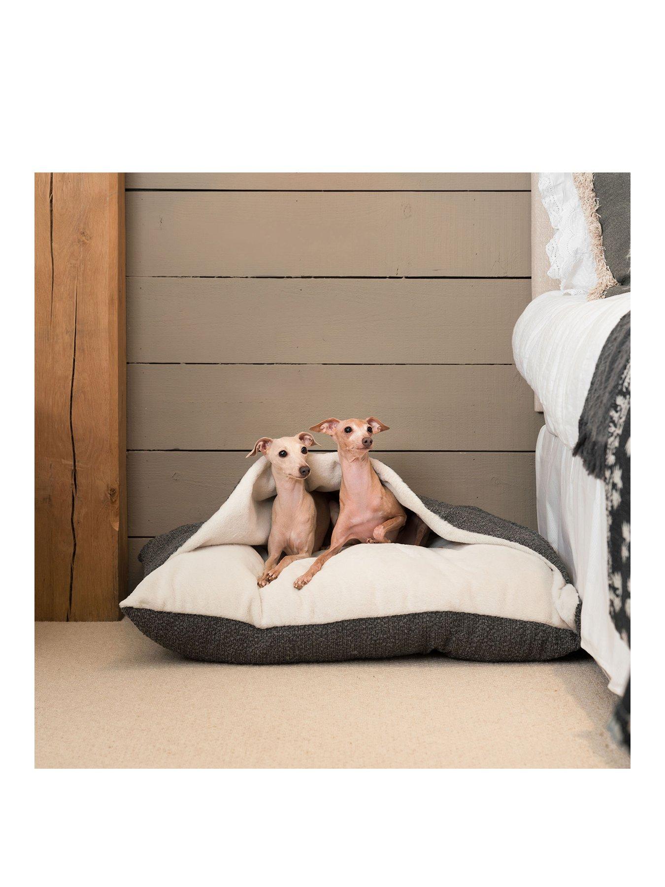 lords-and-labradors-boucle-sleepy-burrows-bed-granitestillFront