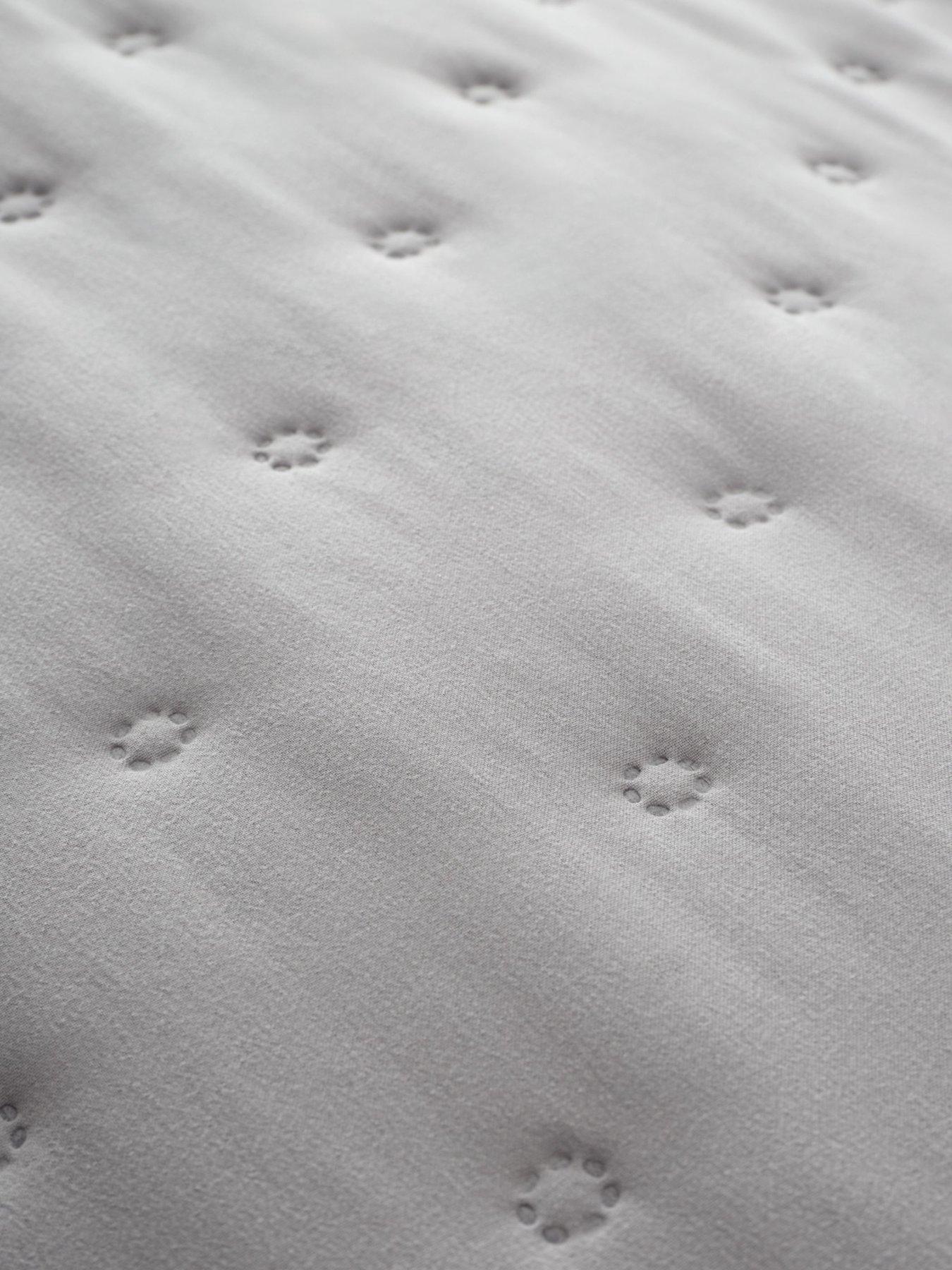catherine-lansfield-cosy-nori-sherpa-bedspreadback