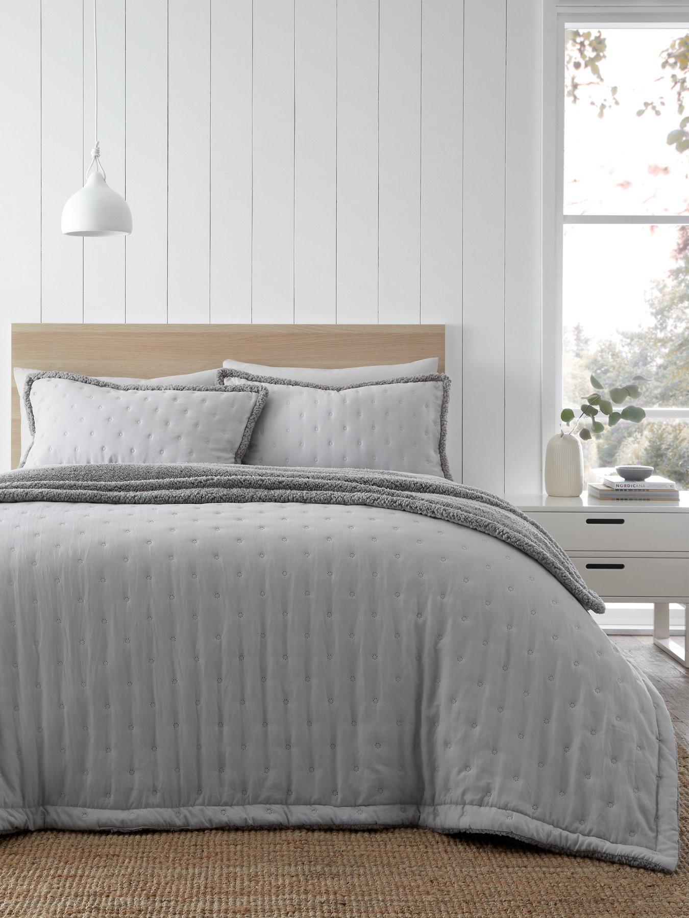 catherine-lansfield-cosy-nori-sherpa-bedspreadoutfit