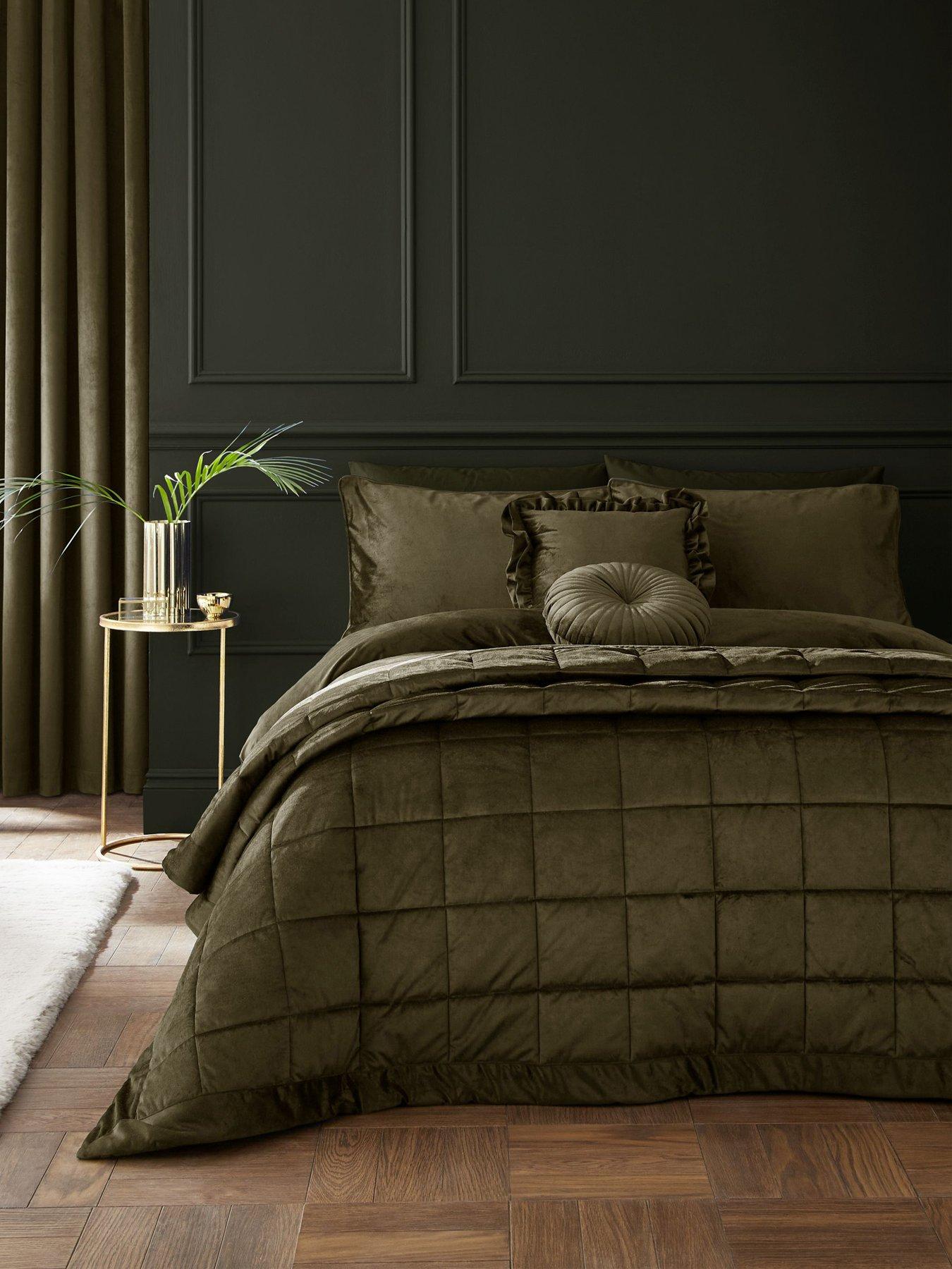 catherine-lansfield-kingsley-matt-velvet-duvet-set-olive