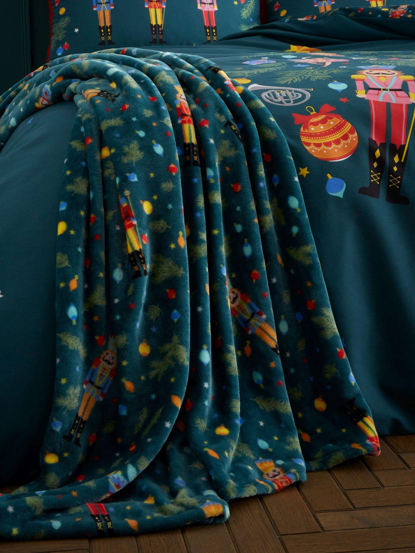 catherine-lansfield-nutcracker-christmas-throw--130x170cmoutfit