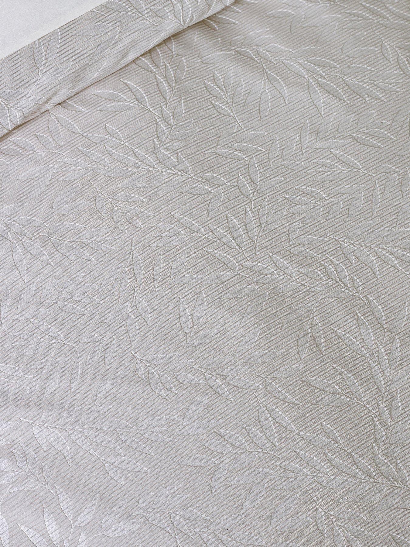 catherine-lansfield-corded-leaves-duvet-setdetail