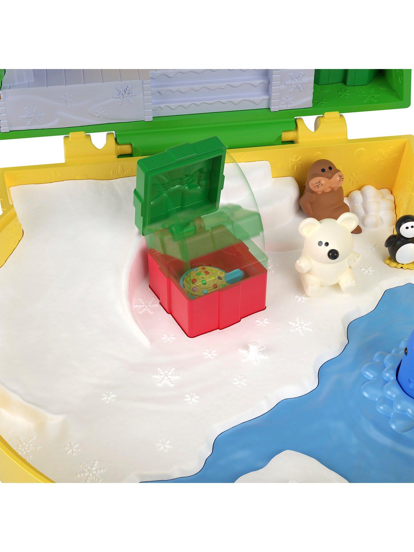 polly-pocket-polly-pocket-micro-dolls-and-playset-collaboration-elf-compact-with-6-accessories-holiday-themeoutfit