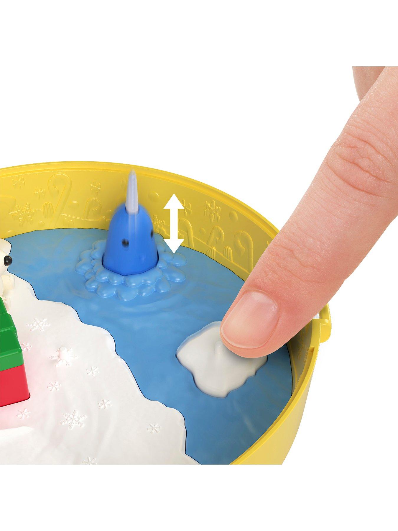 polly-pocket-polly-pocket-micro-dolls-and-playset-collaboration-elf-compact-with-6-accessories-holiday-themedetail