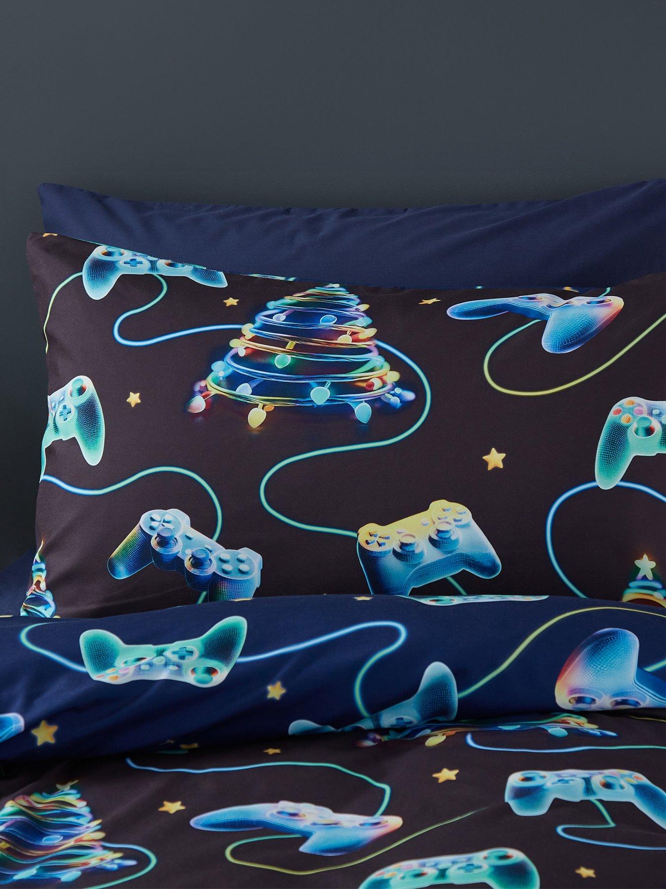 catherine-lansfield-christmas-gamer-duvet-setoutfit
