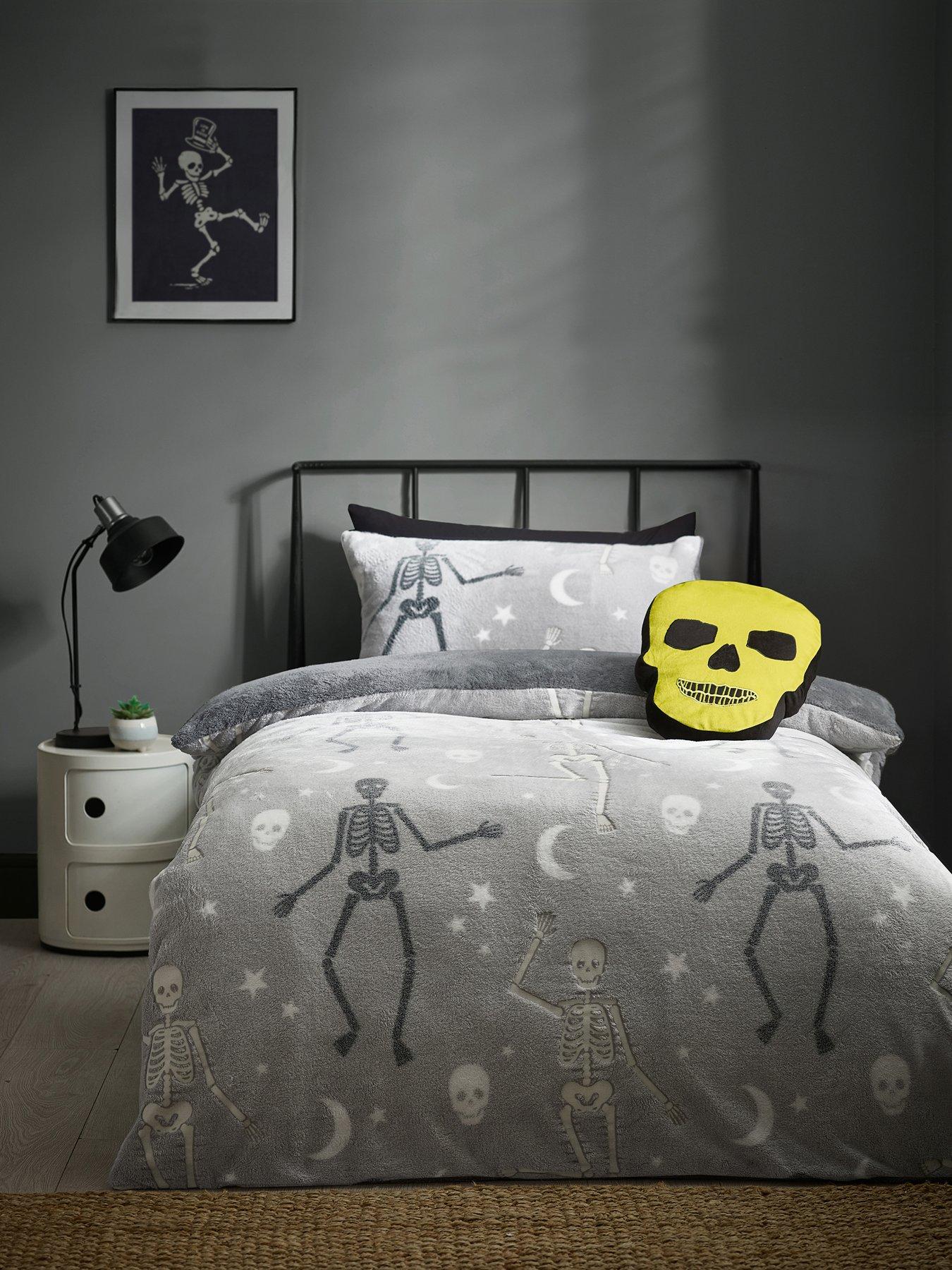 catherine-lansfield-halloween-skeleton-fleece-duvet-set