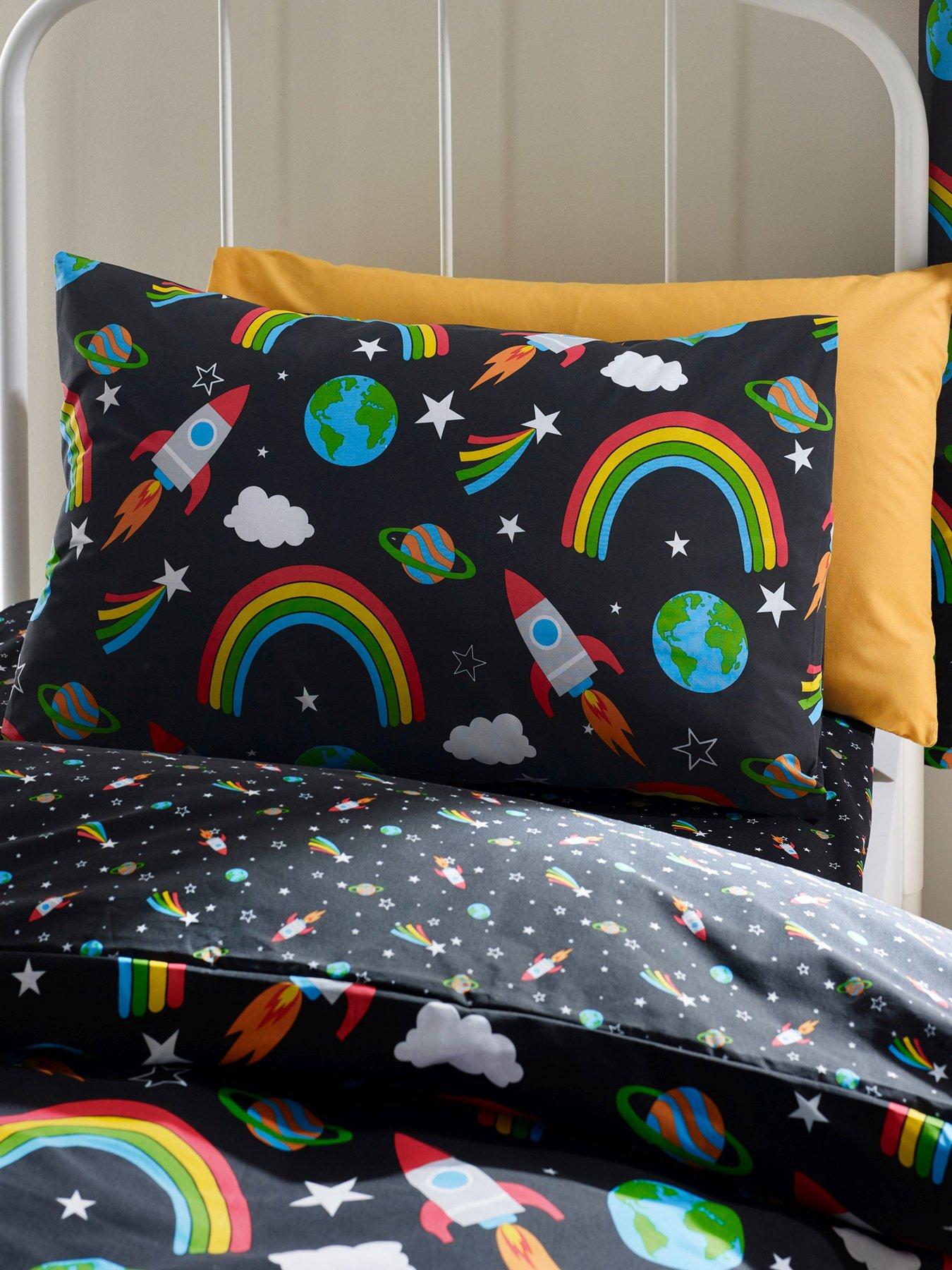 catherine-lansfield-rainbow-rockets-duvet-setoutfit