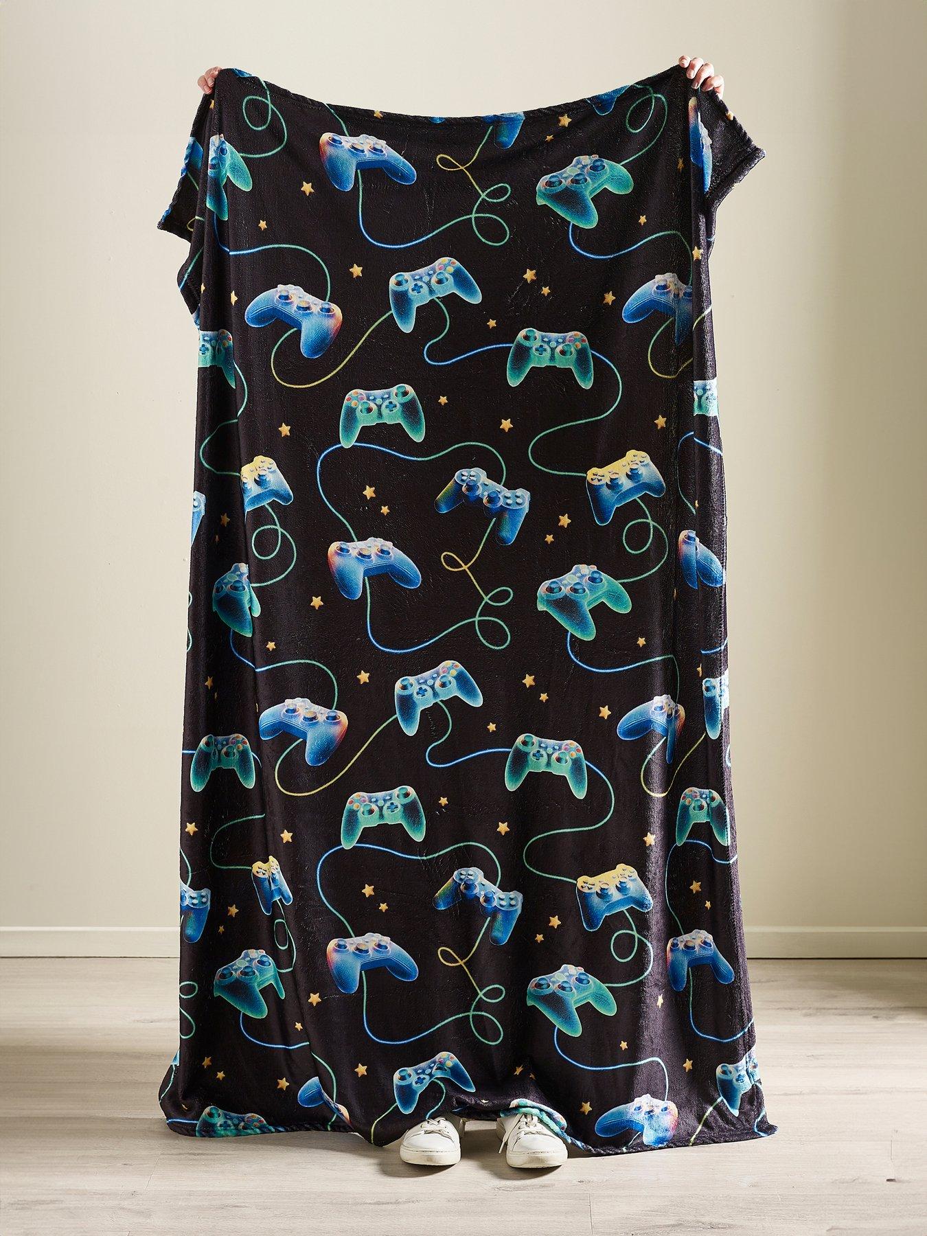 catherine-lansfield-gamer-throw--130x170cmoutfit