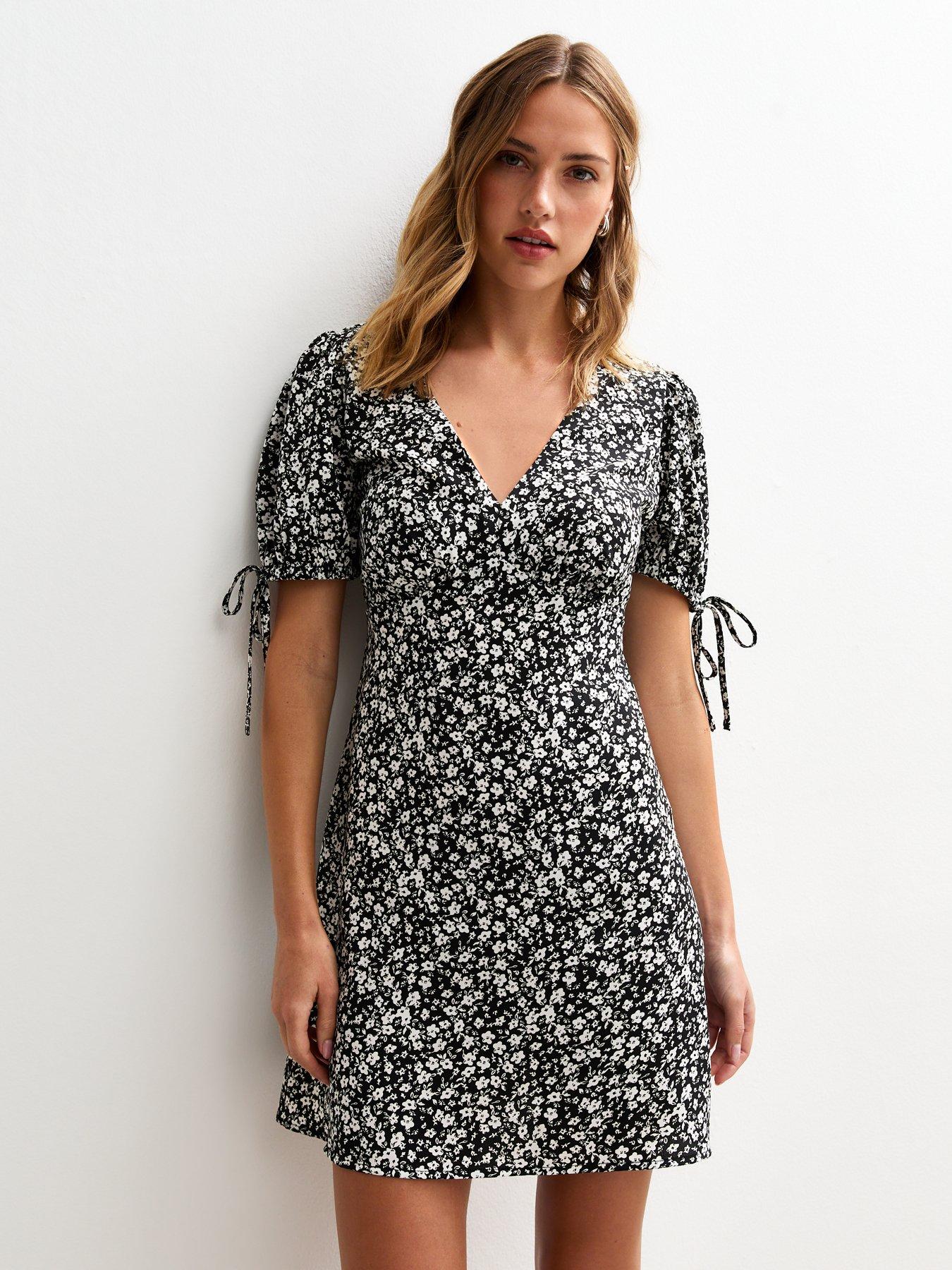 Image 1 of 5 of New Look Black Daisy Print V-neck Mini Dress
