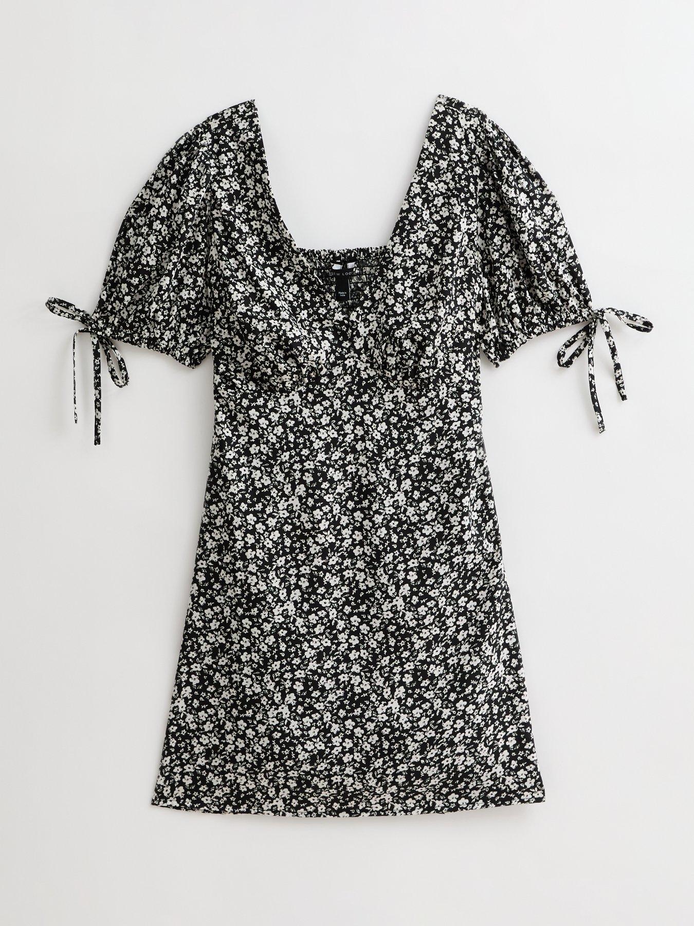 Image 5 of 5 of New Look Black Daisy Print V-neck Mini Dress
