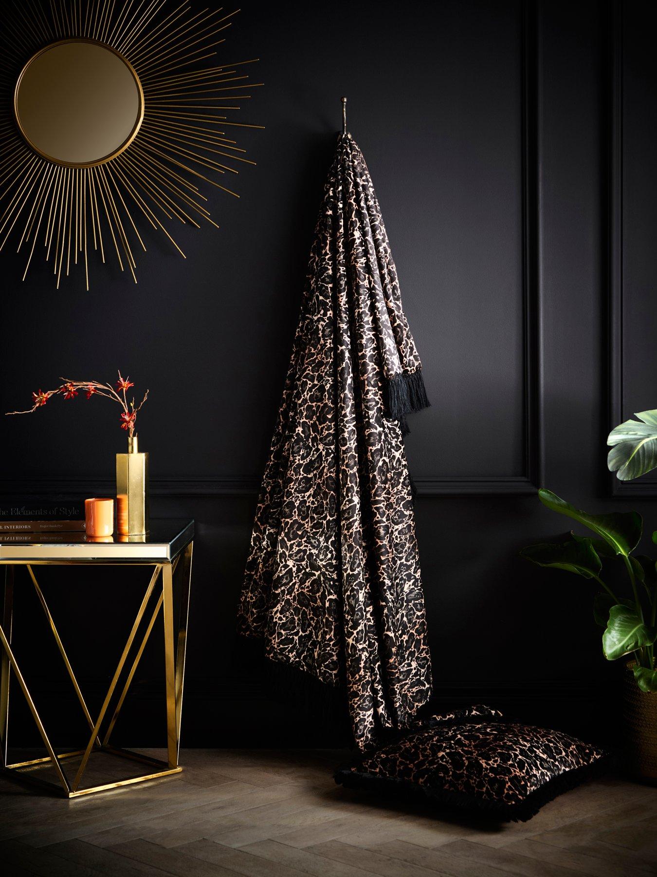 laurence-llewelyn-bowen-josephine-velvet-throwdetail