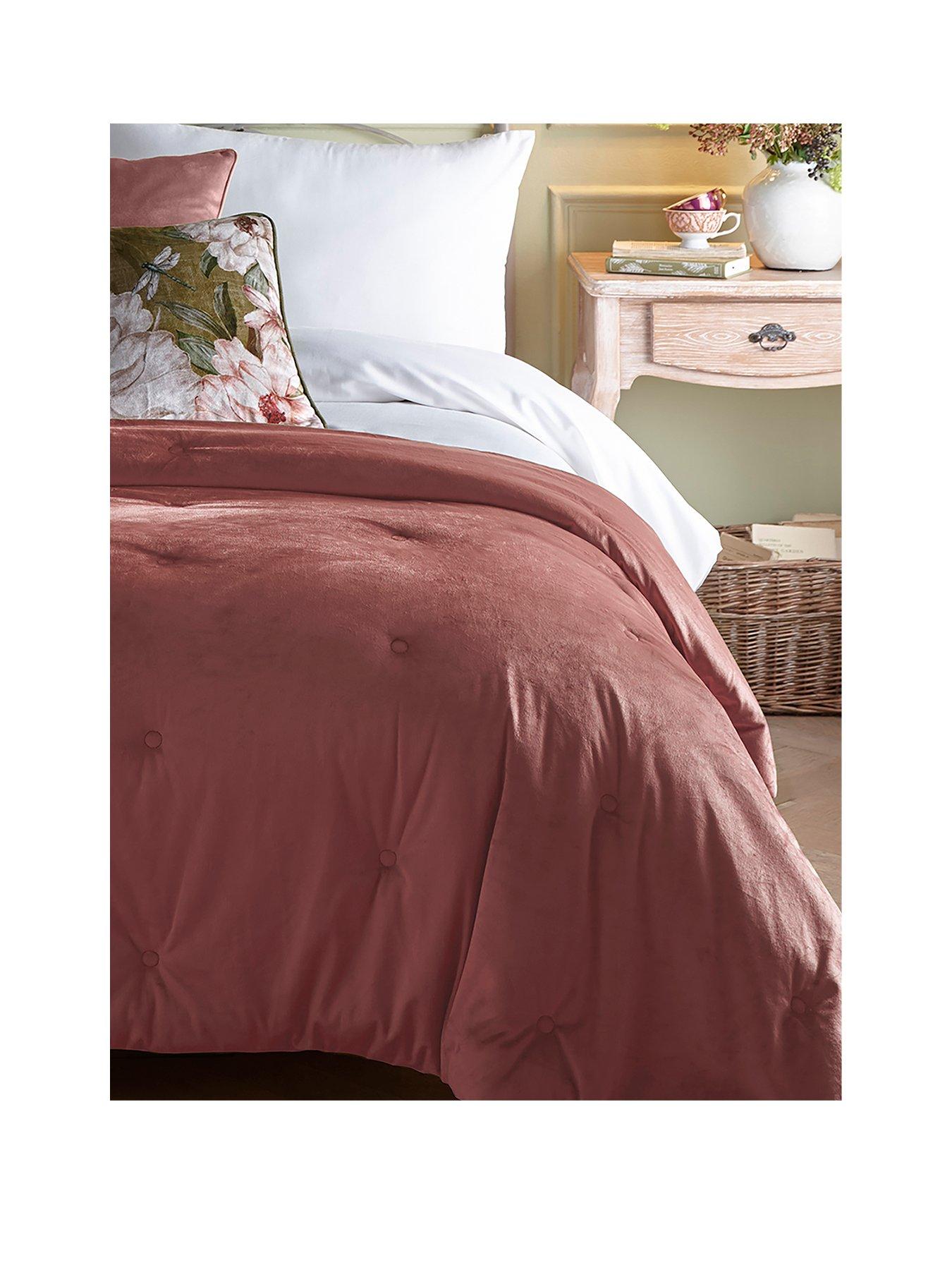 appletree-austell-velvet-150cm-x-220cm-bedspreadstillFront