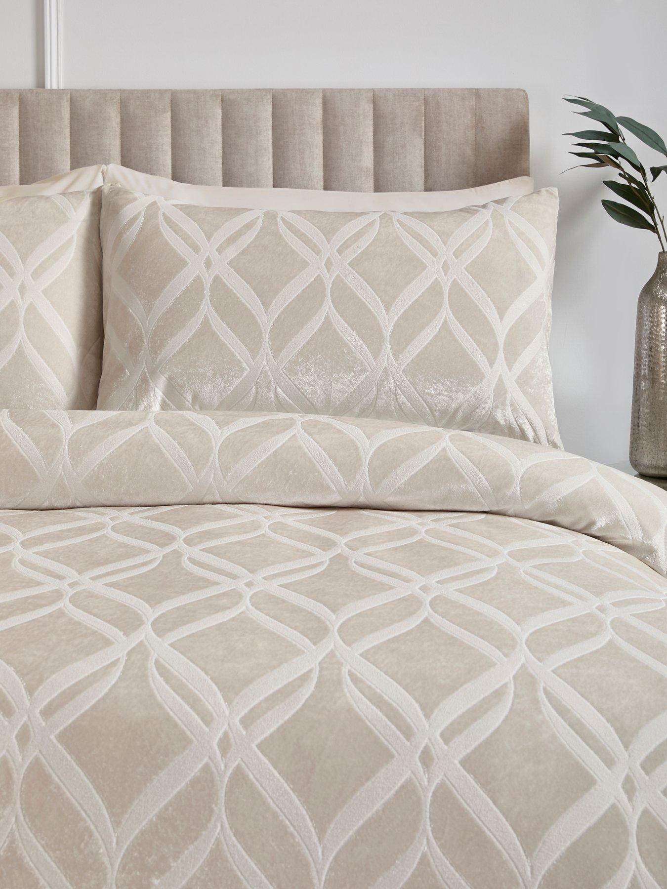 Image 3 of 3 of Soiree Belfort - Jacquard Duvet Cover Set